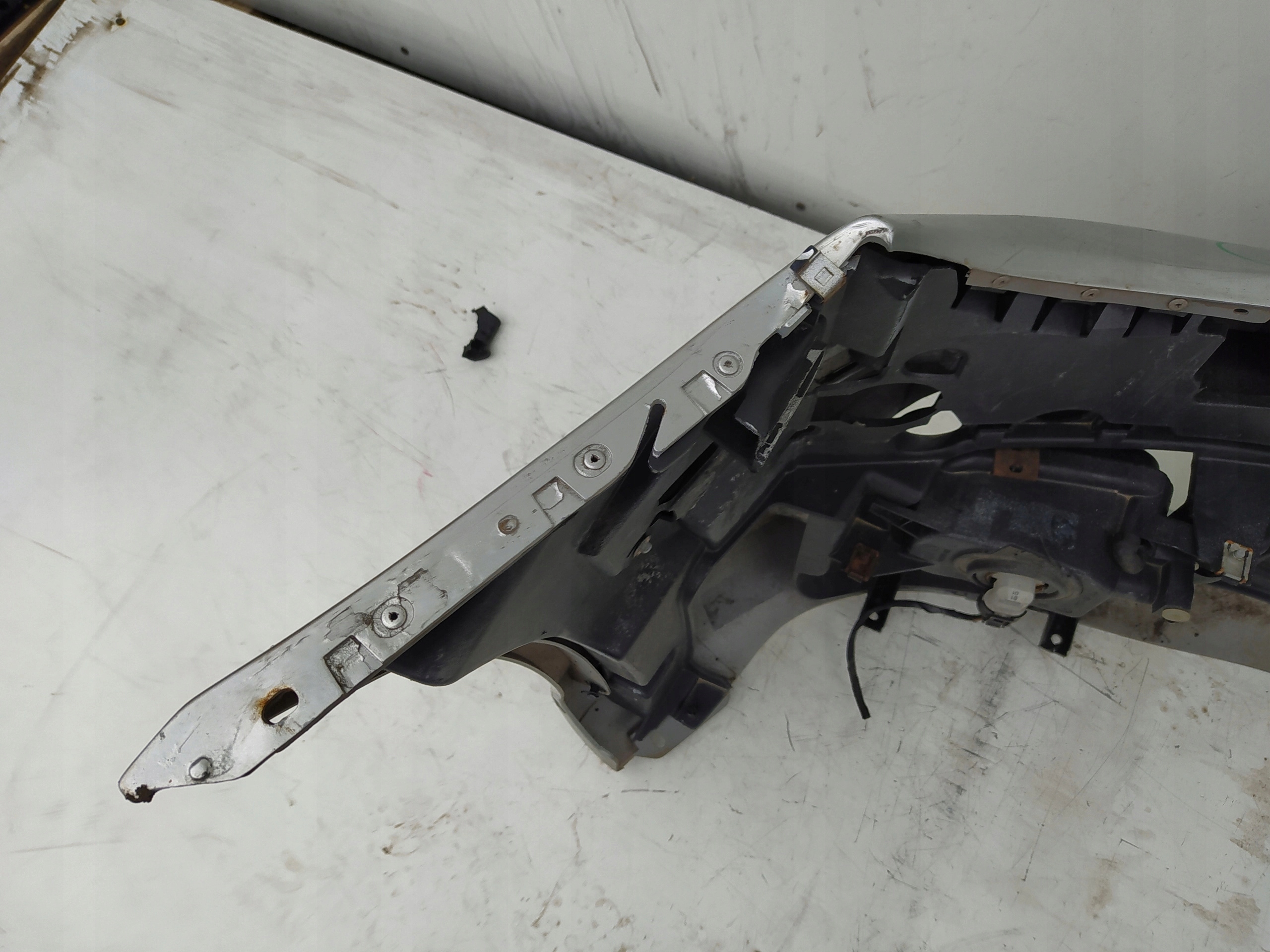 PREDNÝ NÁRAZNÍK MERCEDES w203 sportcoupe amg