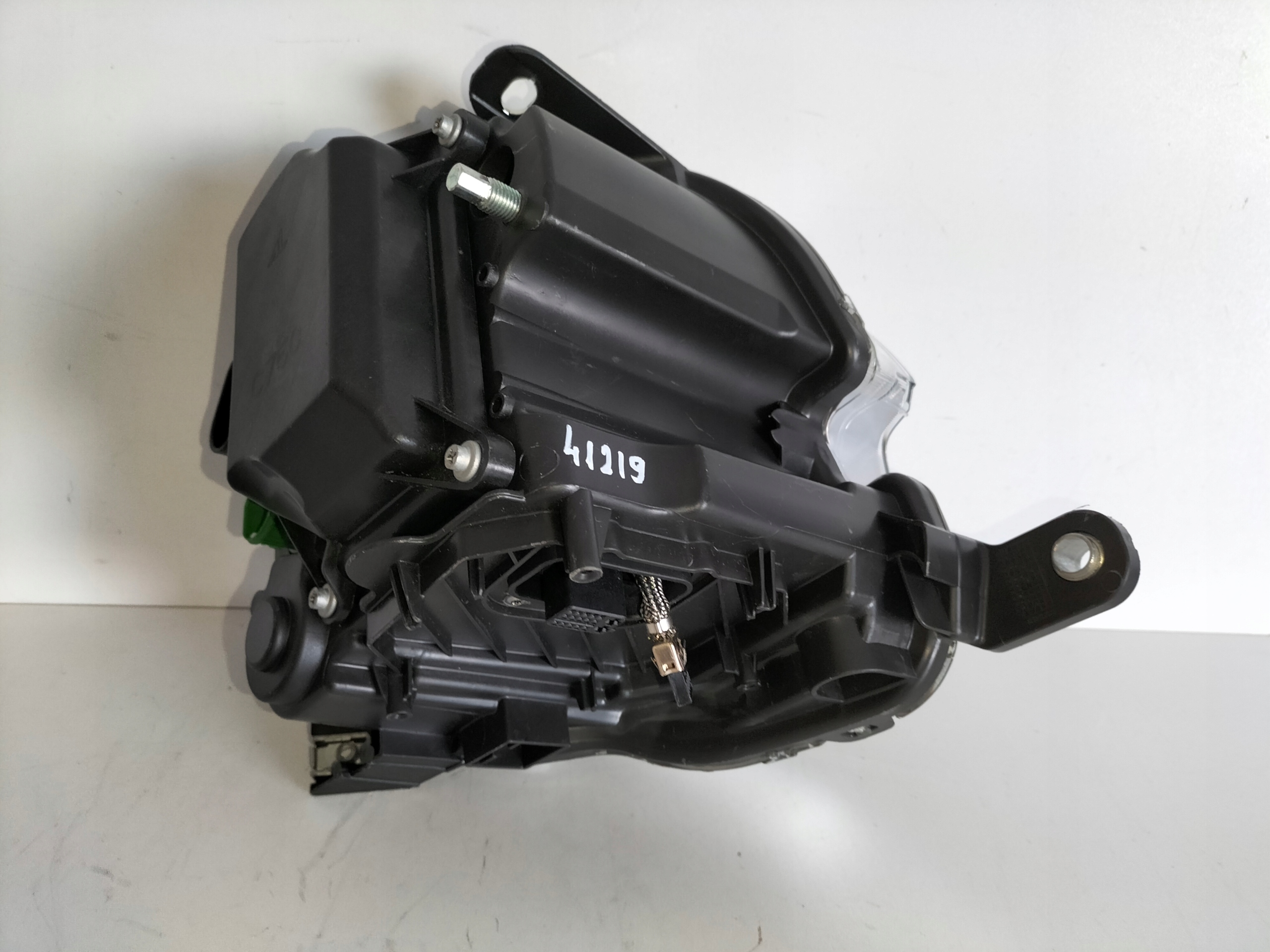 LAVE PREDNE SVETLO FIAT 500 07- XENON