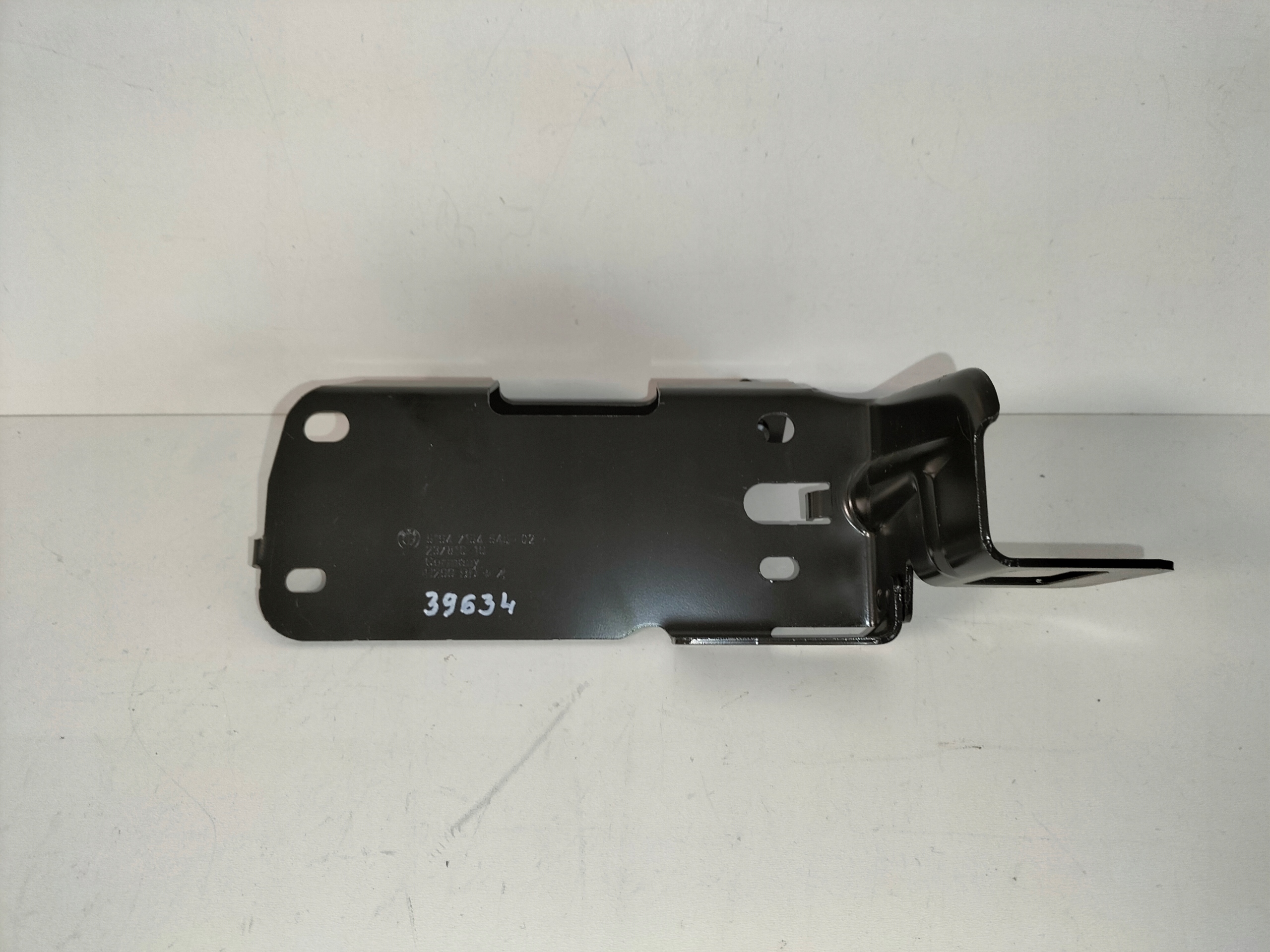 DRZIAK UCHYT NARAZNIKA PREDNEHO LAVY BMW 3 E90 E91 04-