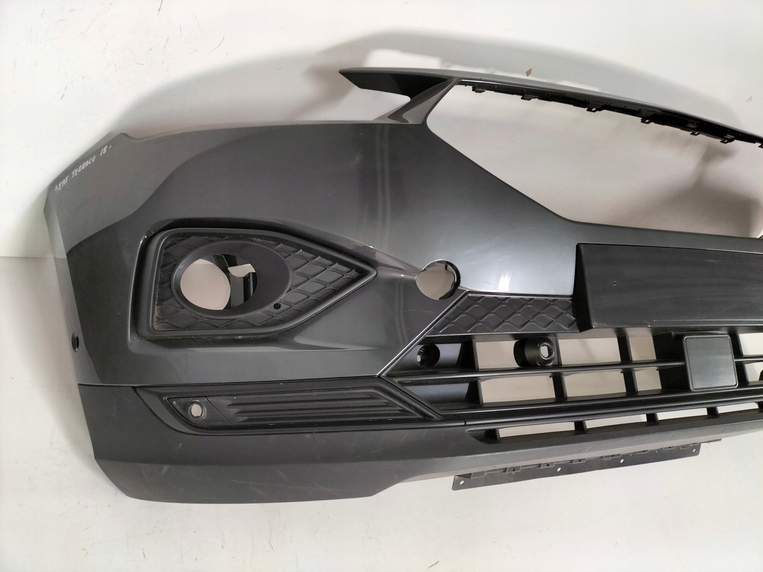 PREDNÝ NÁRAZNÍK SEAT TARRACO 18-