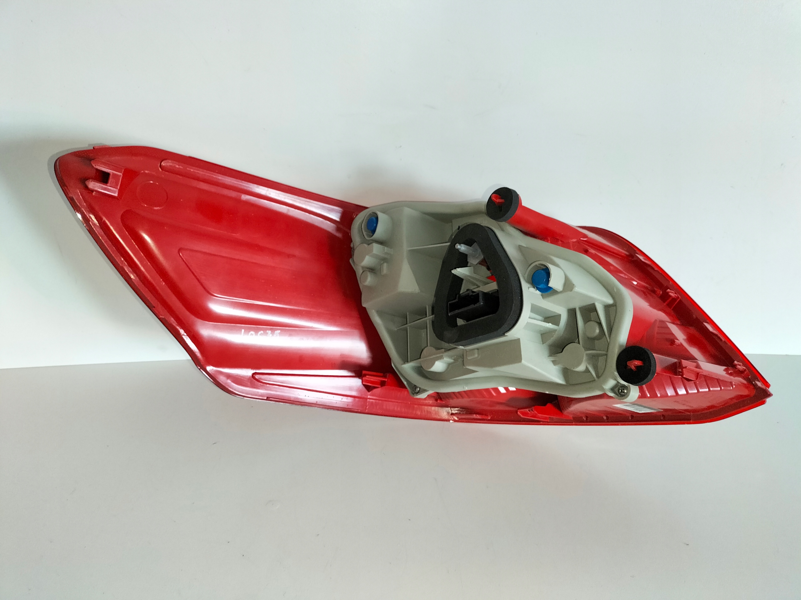 PRAVE ZADNE SVETLO PEUGEOT 301 13-17