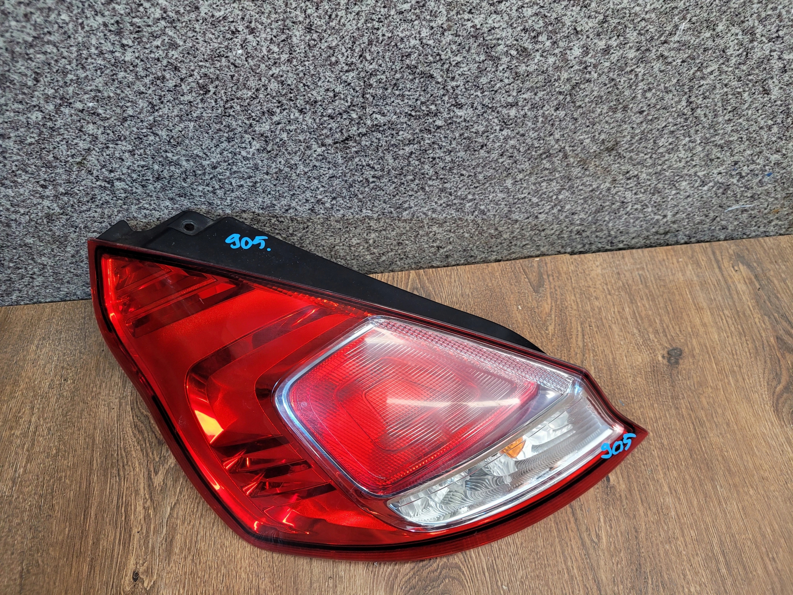 FORD FIESTA MK7 ĽAVÉ ZADNÉ SVETLO C1BB-13405-AE