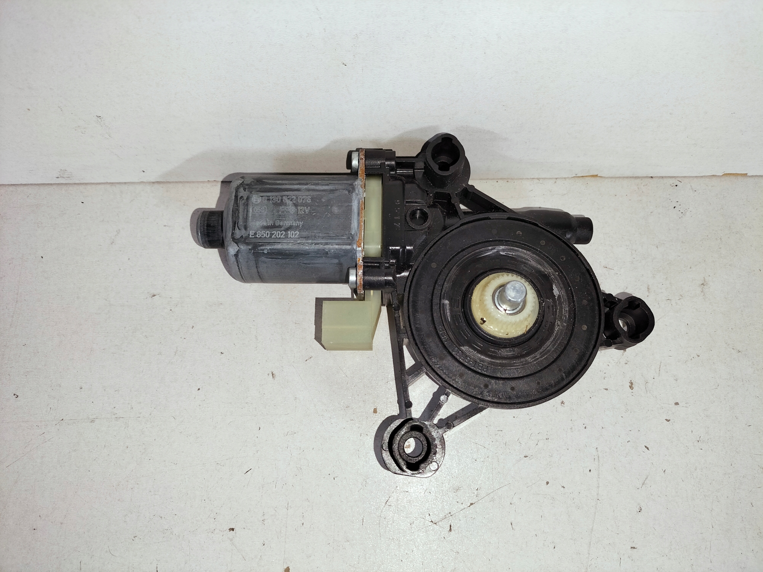 PRAVY PREDNY MOTORCEK STAHOVANIA OKNA VW GOLF VII 12-