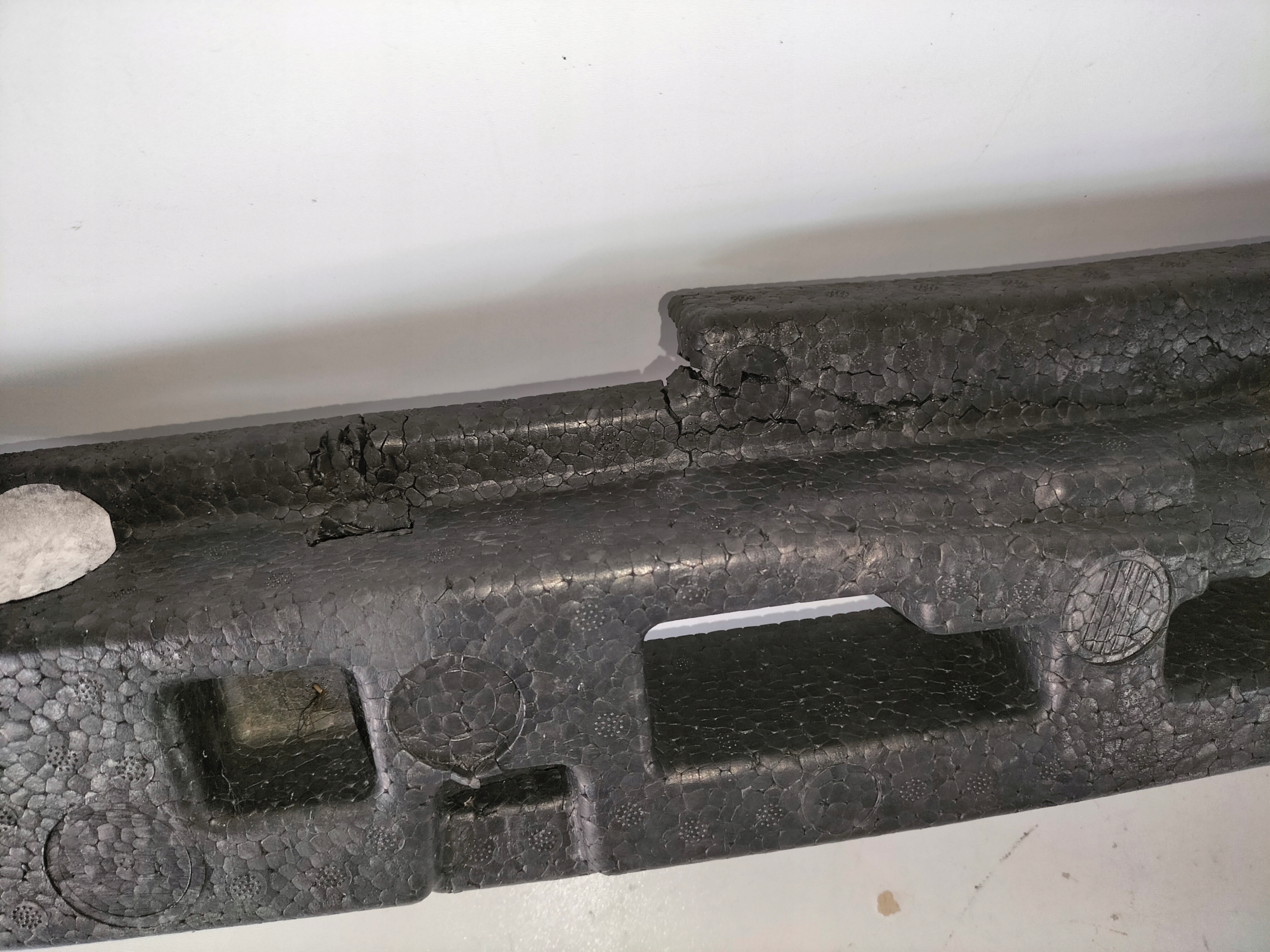 ABSORBER VÝSTUHA PREDNÉHO NÁRAZNÍKA OPEL KARL 15-