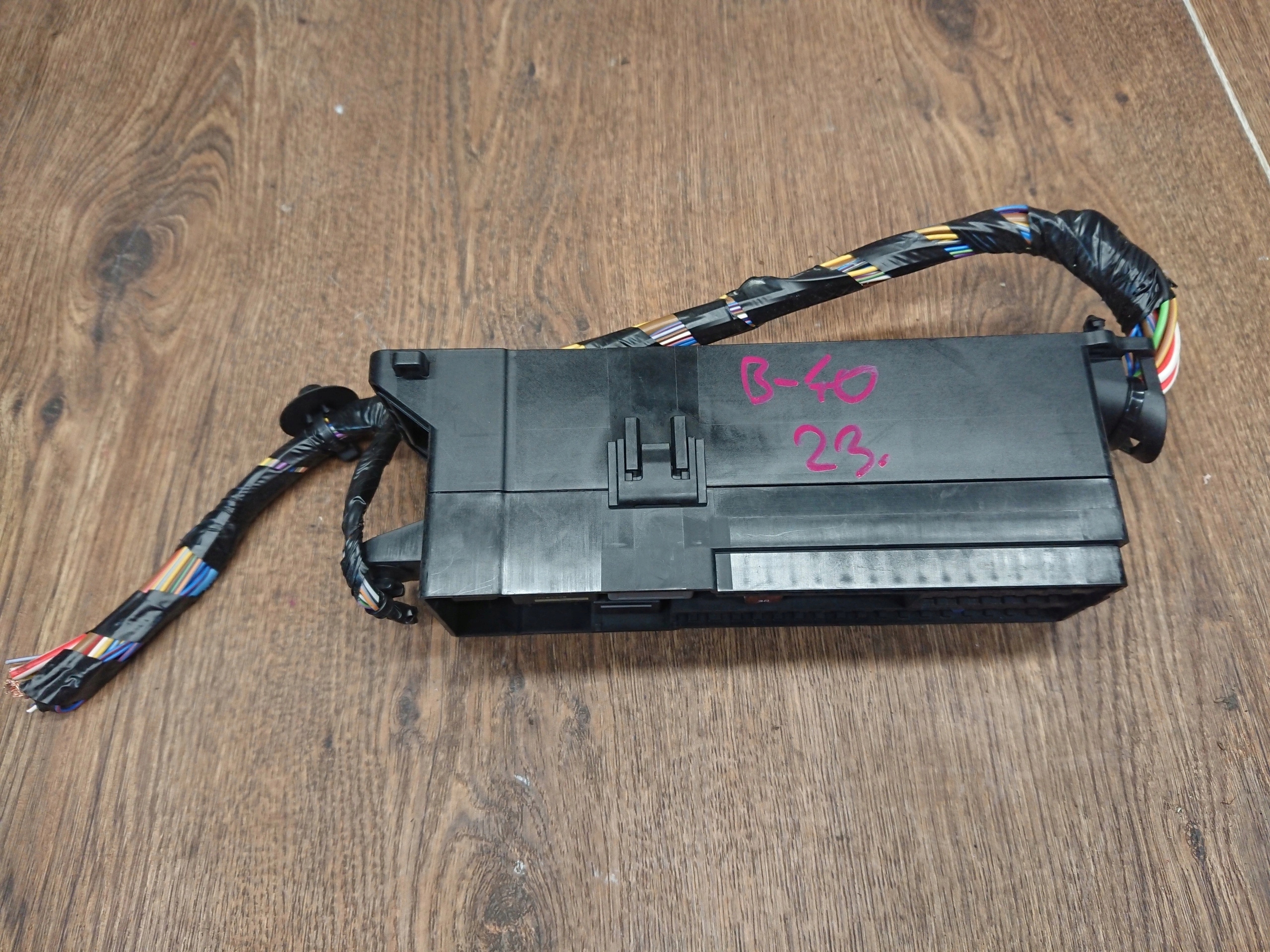 FORD C MAX MK2 LIFT POISTKOVA SKRINKA