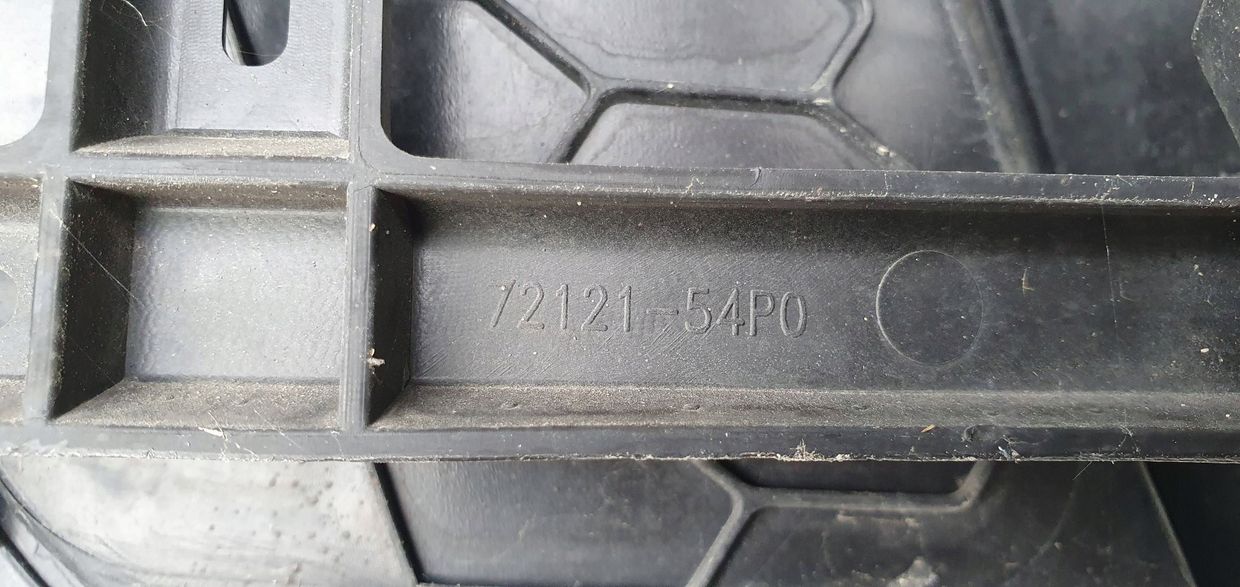 Suzuki Vitara LY 3 III 72111-60R0 MRIEŽKA LIŠTA CHLADIČA LIŠTA MRIEŽKA