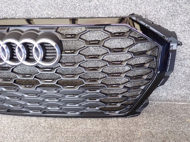 AUDI Q3 18- MRIEZKA LISTA 83A853651C A B