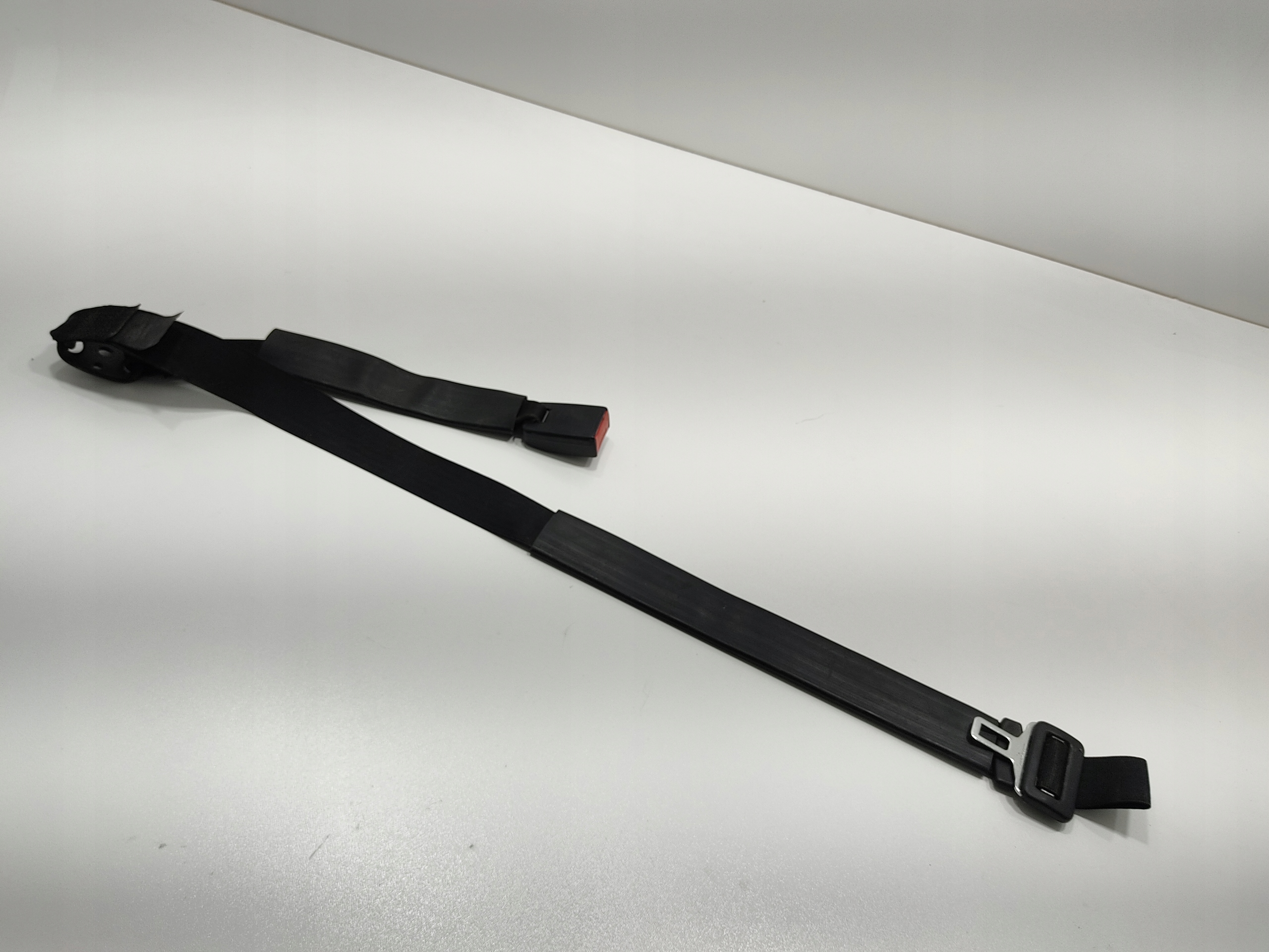 ZADNÝ BEDROVÝ BEZPEČNOSTNÝ PÁS LAND ROVER DEFENDER BTR 5782 BTR5782