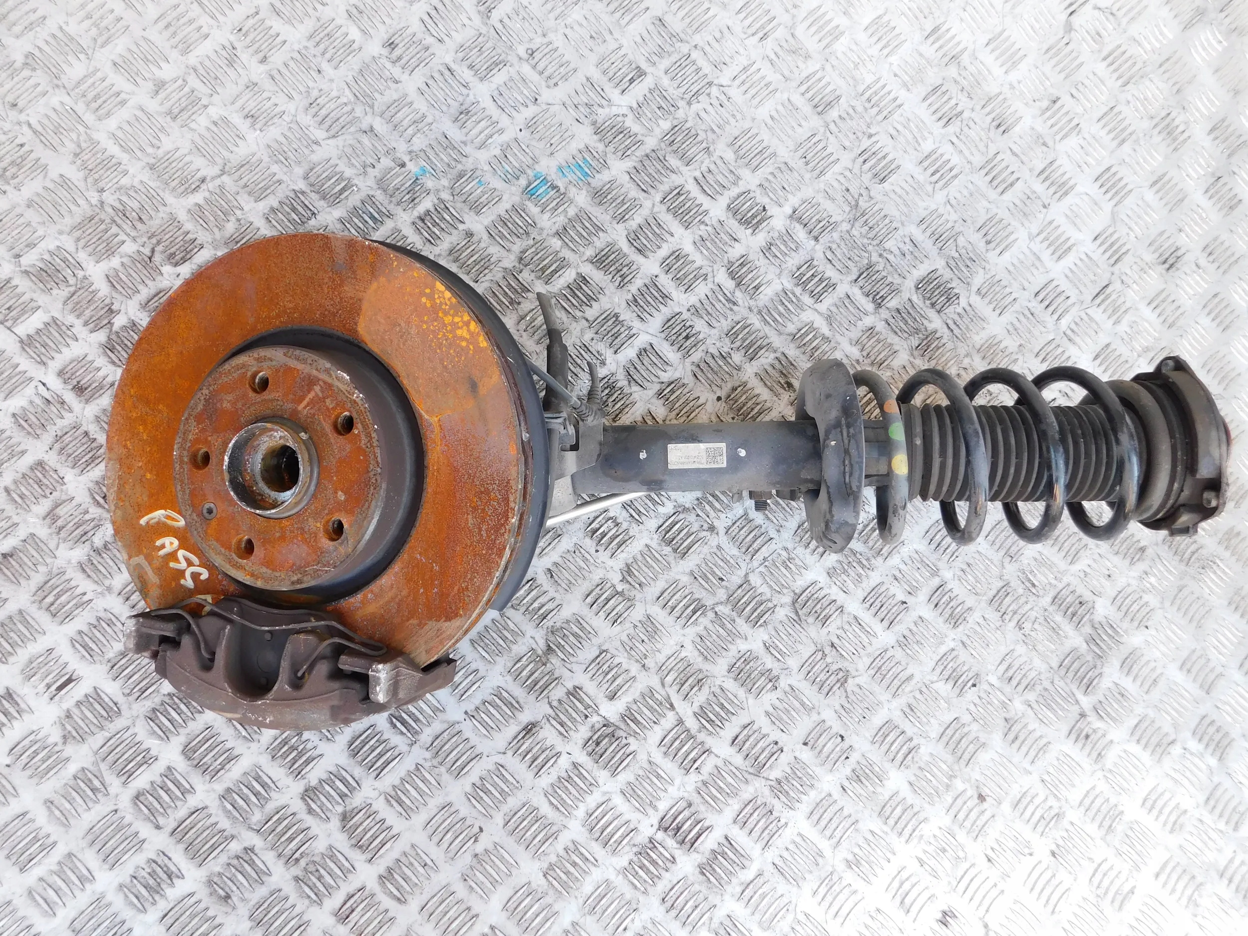 PRAVÝ OTOČ MCPHERSON VW PASSAT B7 2.0 TDI