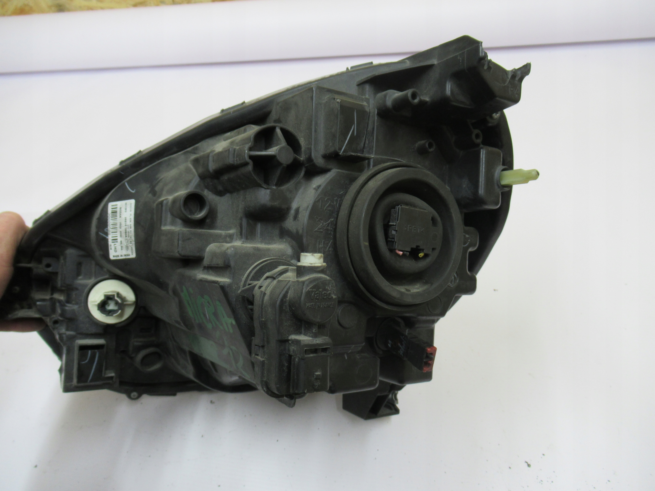 PRAVE PREDNE SVETLO NISSAN MICRA K13 10-