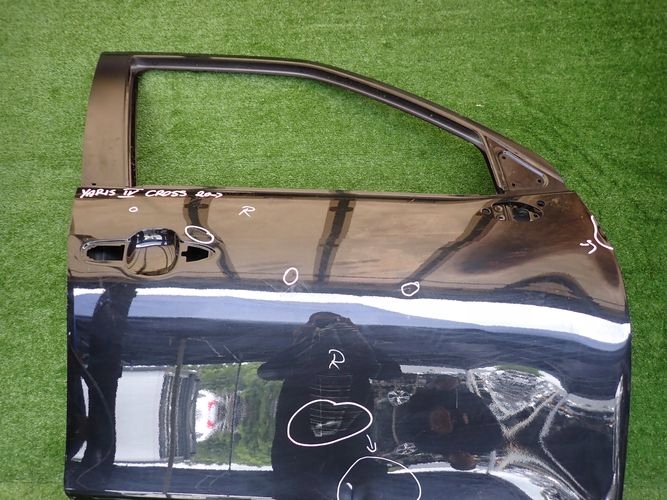 TOYOTA YARIS IV CROSS PRAVE PREDNE DVERE