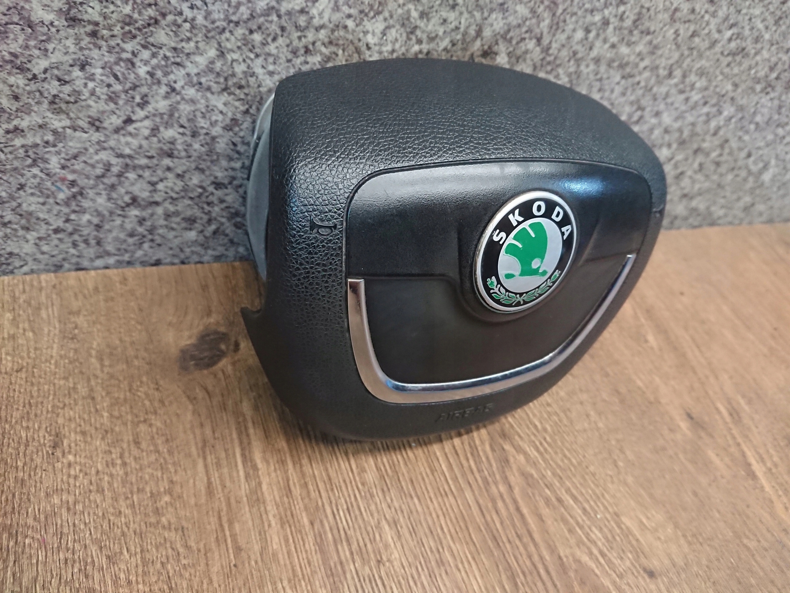 SKODA OCTAVIA 2 LIFT VOLANTOVY AIRBAG 1Z0880201AH