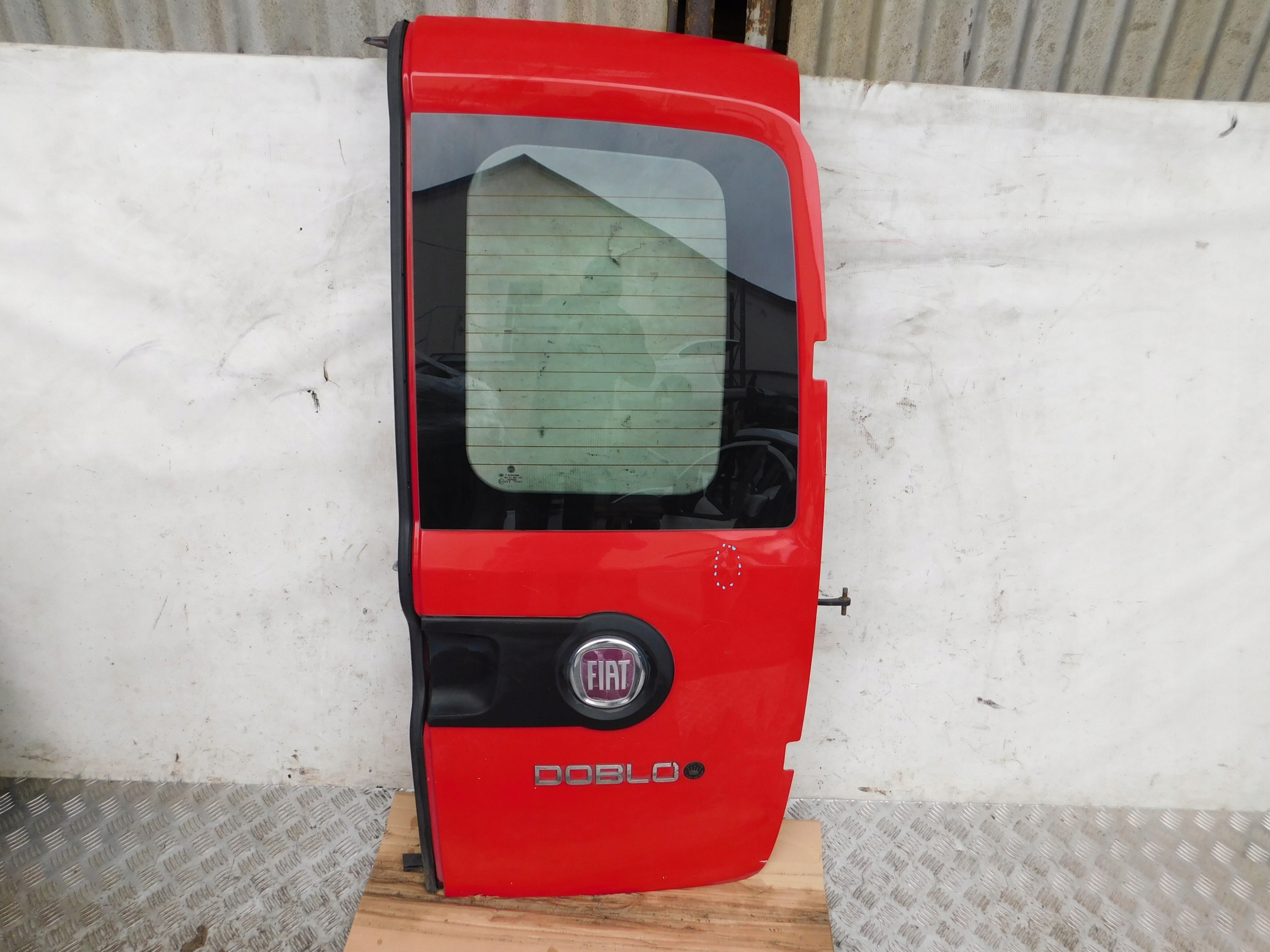 PRAVE ZADNE DVERE FIAT DOBLO 10-