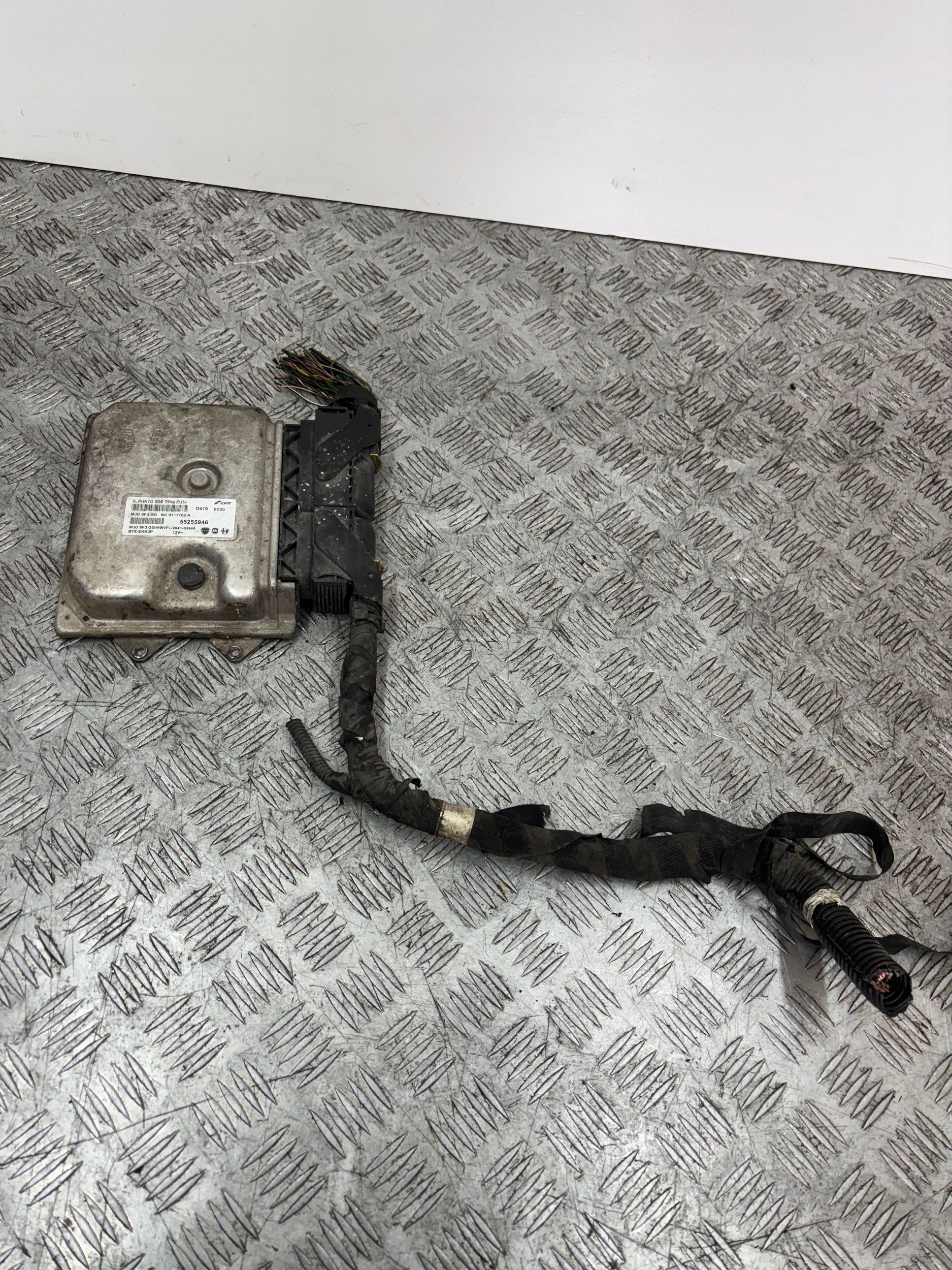 RIADIACA JEDNOTKA MOTORA FIAT PUNTO EVO 1.3 JTD 55255946