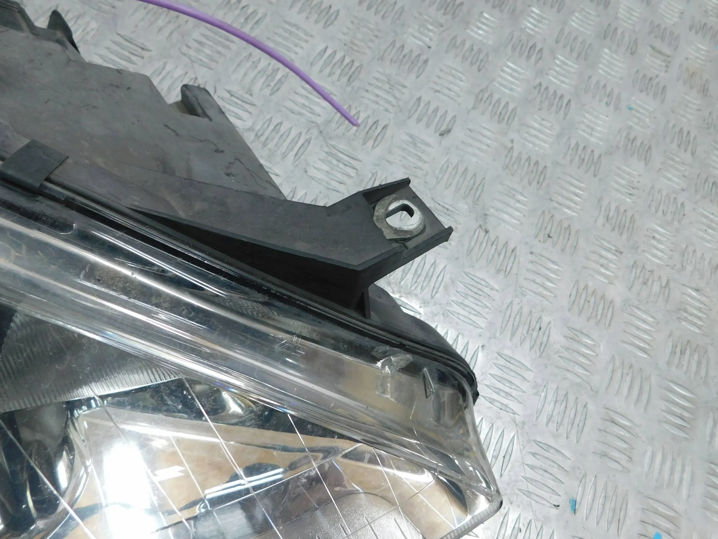 PRAVE PREDNE SVETLO MERCEDES A KLASA W169