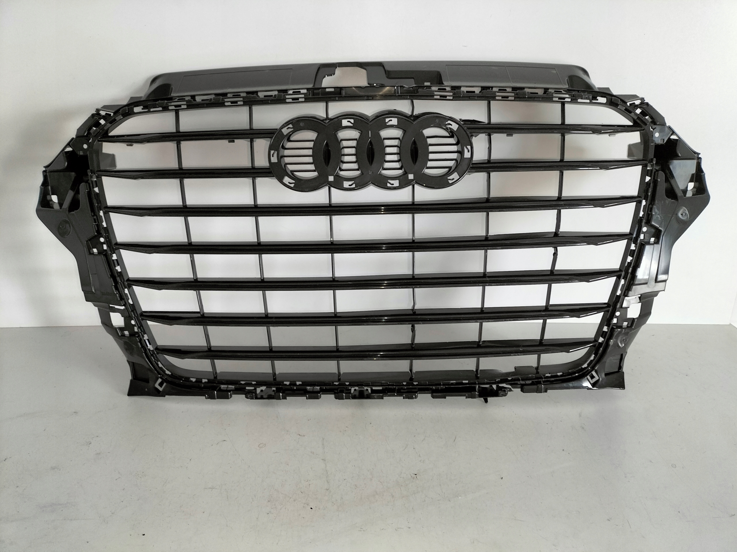 MRIEZKA LISTA AUDI A3 8V 12-16 SEDAN S3