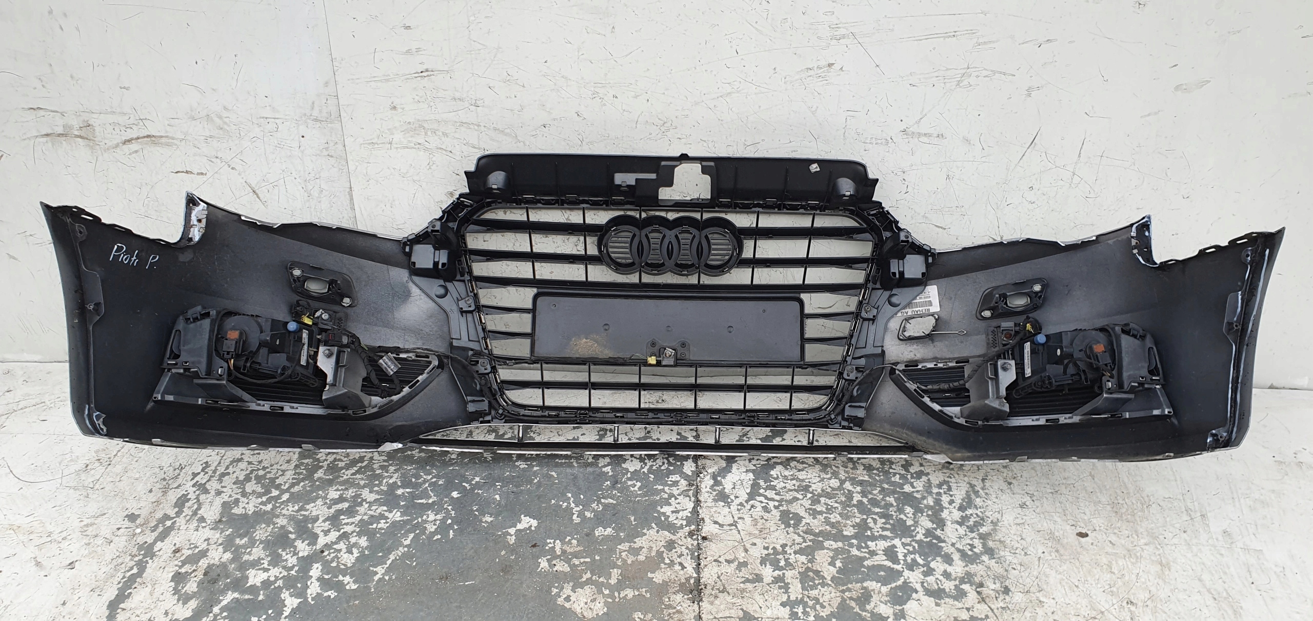 AUDI A3 8V PREDNÝ NÁRAZNÍK 8V3307437