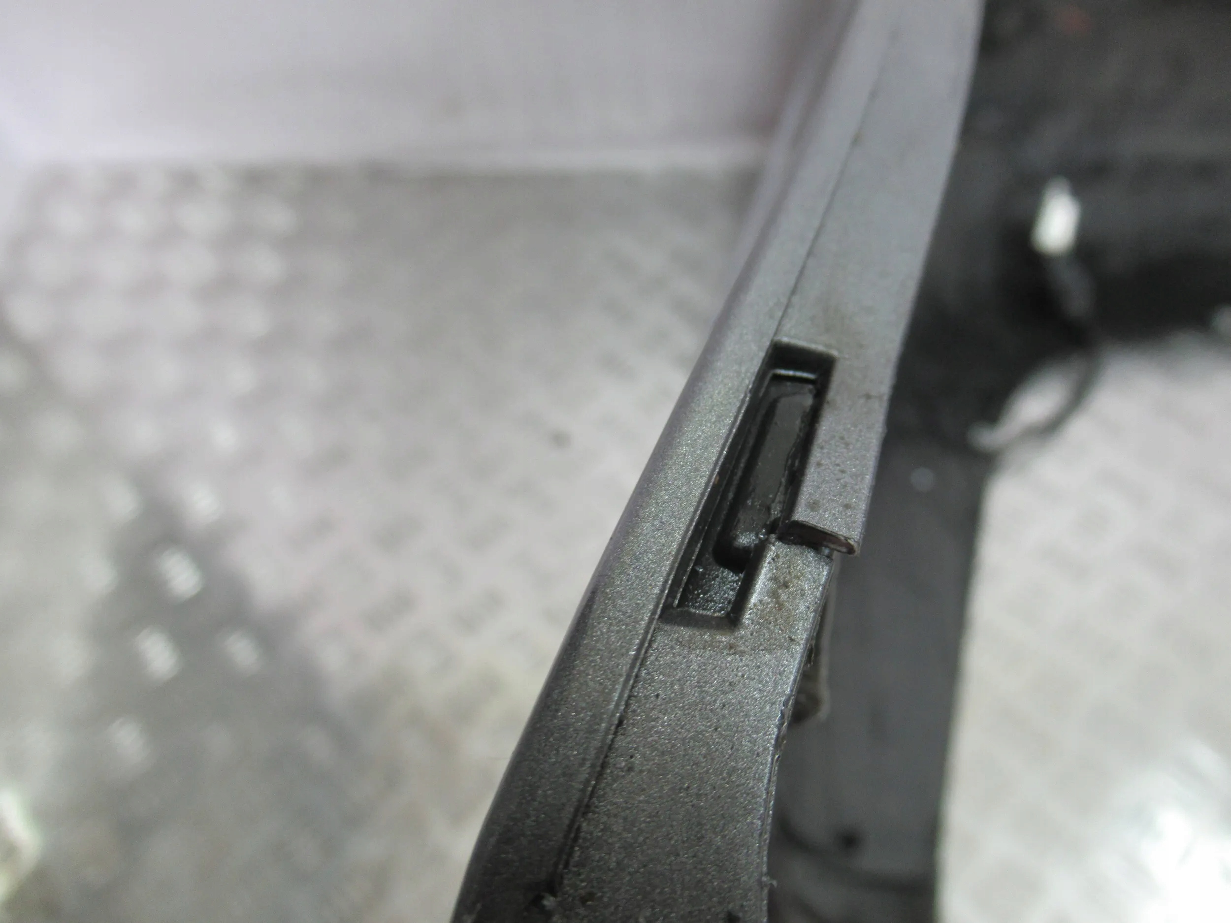 ZADNÝ NÁRAZNÍK VW PASSAT B6 KOMBI PDC