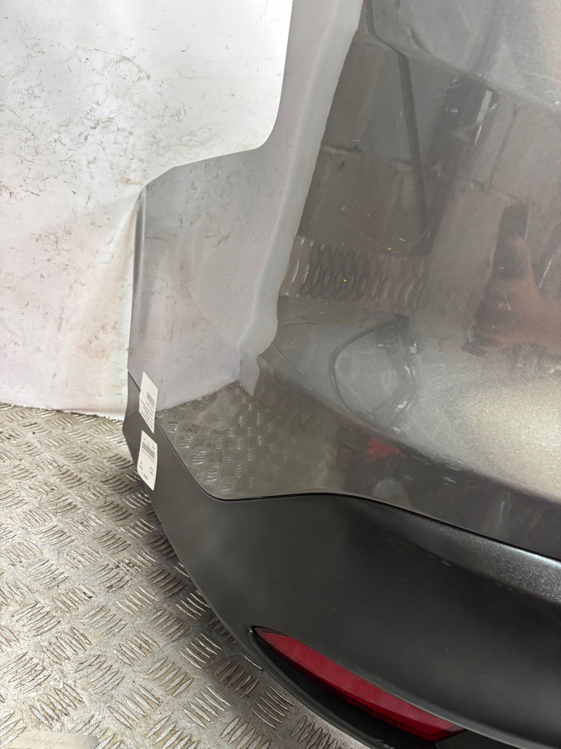 ZADNÝ NÁRAZNÍK FORD FOCUS 3 III MK3 KOMBI 10-