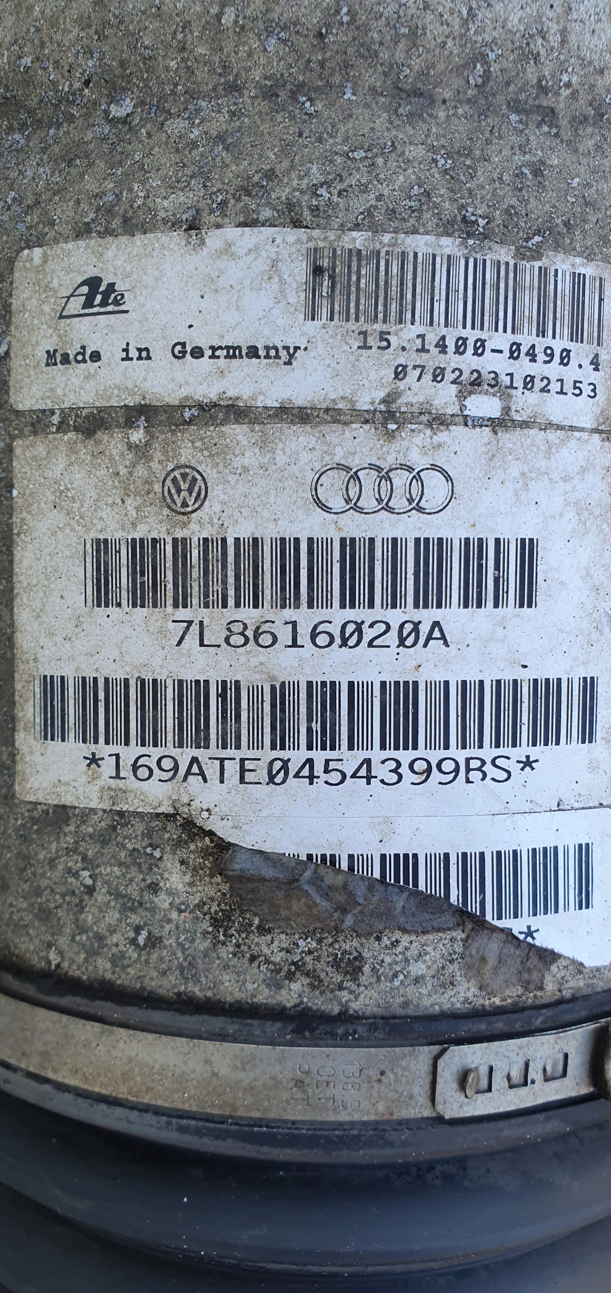 AUDI Q7 4L MECH ZADNA PRAVY 7L8616020A