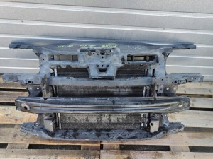 Lexus IS220 PREDNE PAS CHLADIČE KOMPLET Lexus IS220 PREDNE PAS CHLADIČE KOMPLET