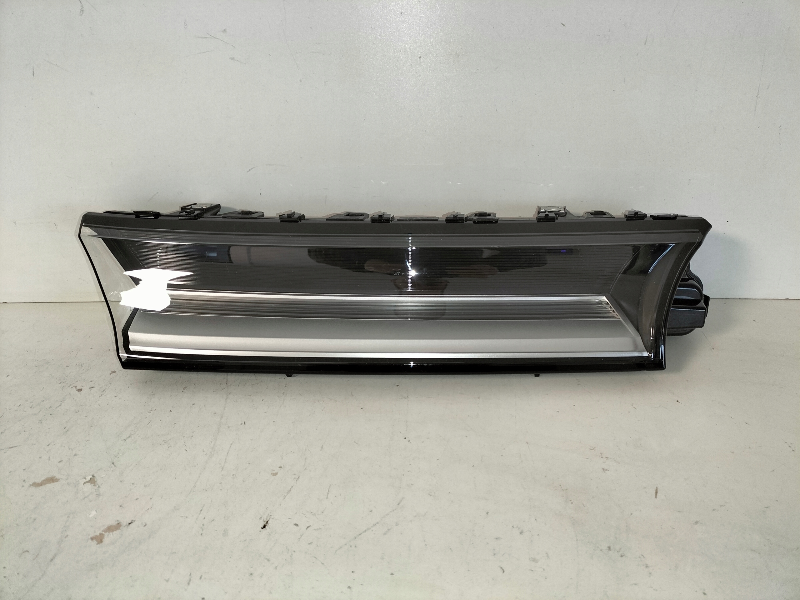 HMLOVKA SVETLO LED DRL PREDNE PRAVE VW T7 MULTIVAN 21-