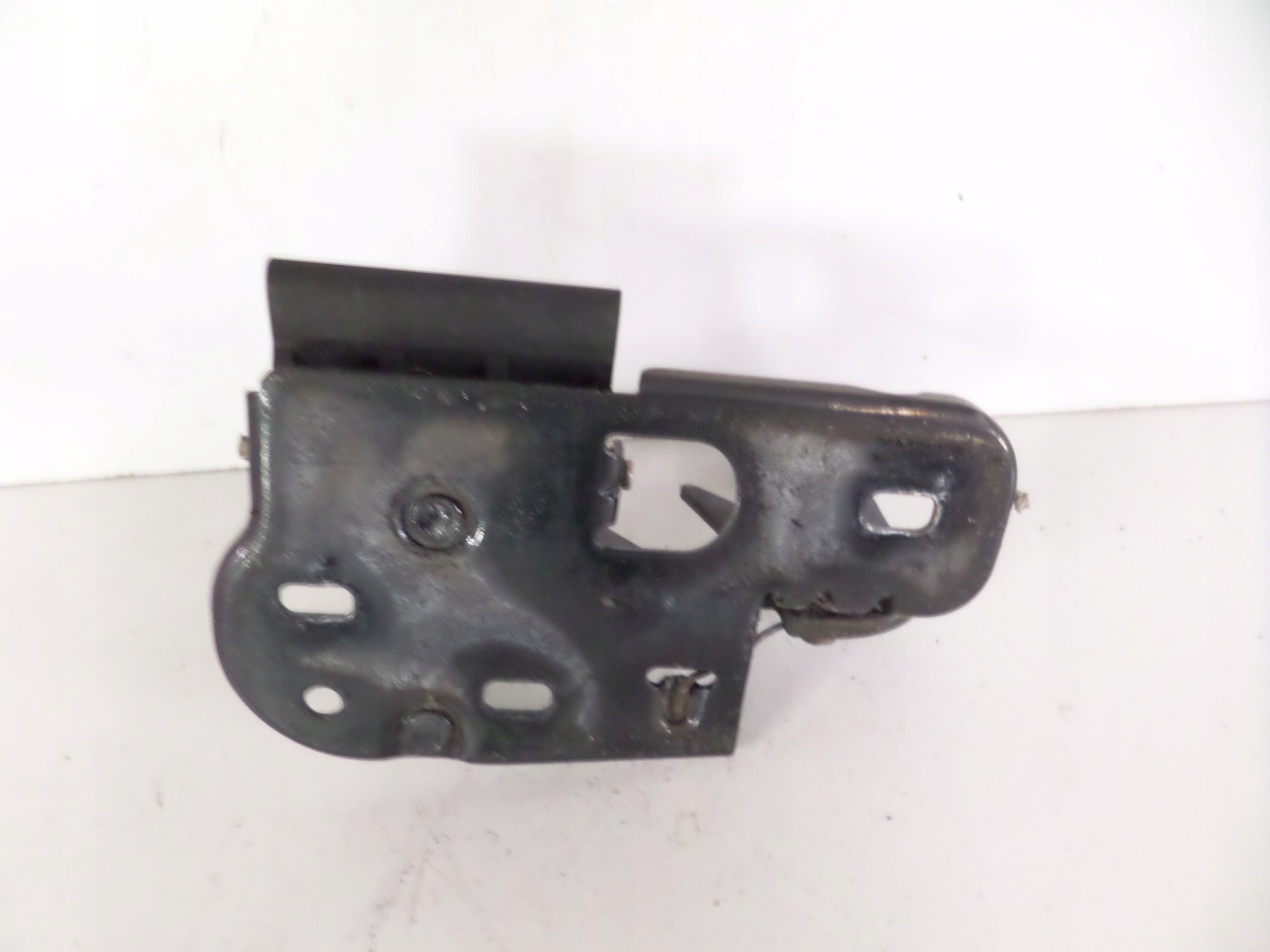 ZAMOK PREDNEJ KAPOTY VW PASSAT B6 3C0 05-