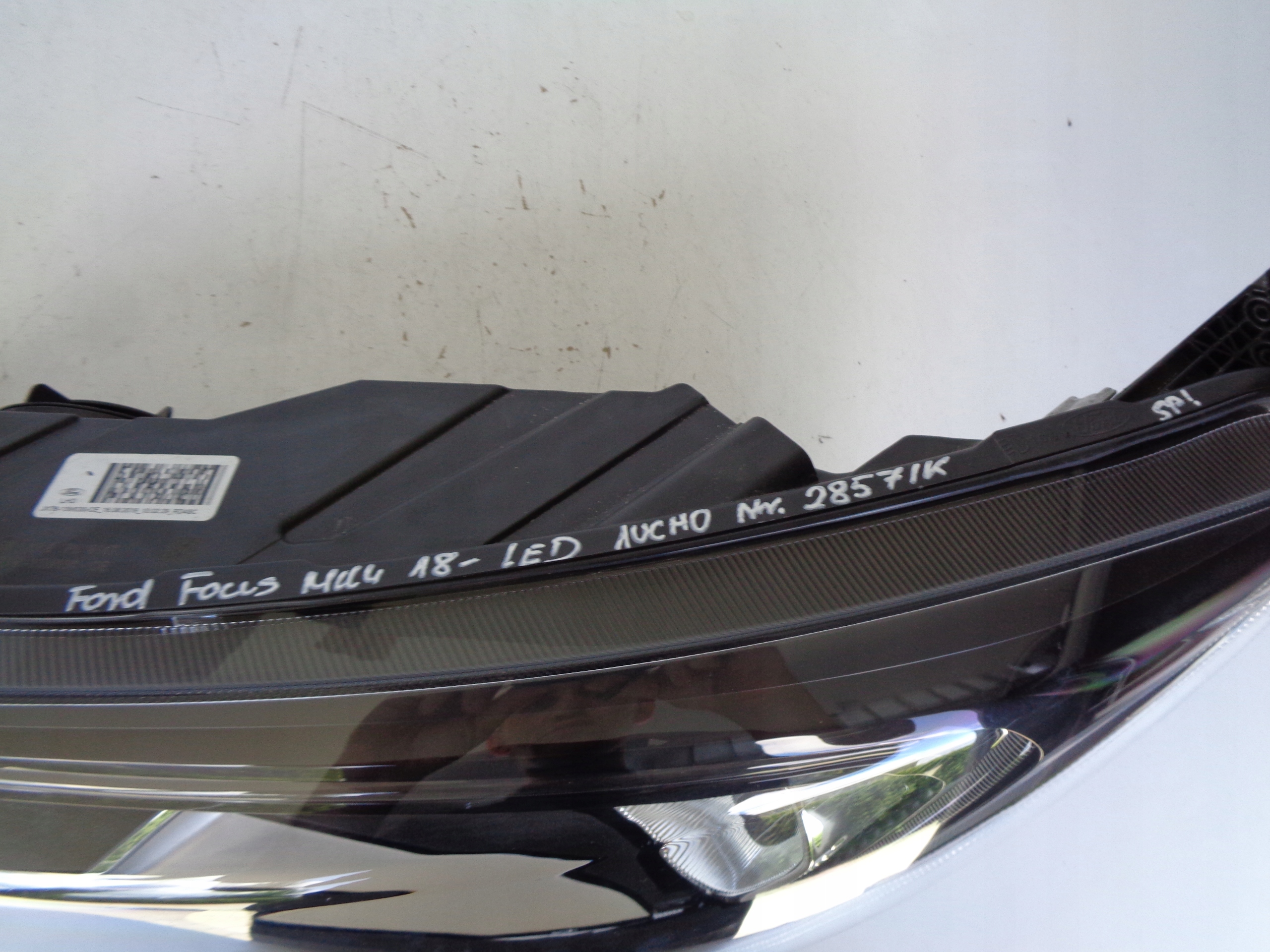 LAVE PREDNE SVETLO FORD FOCUS MK4 18- LED