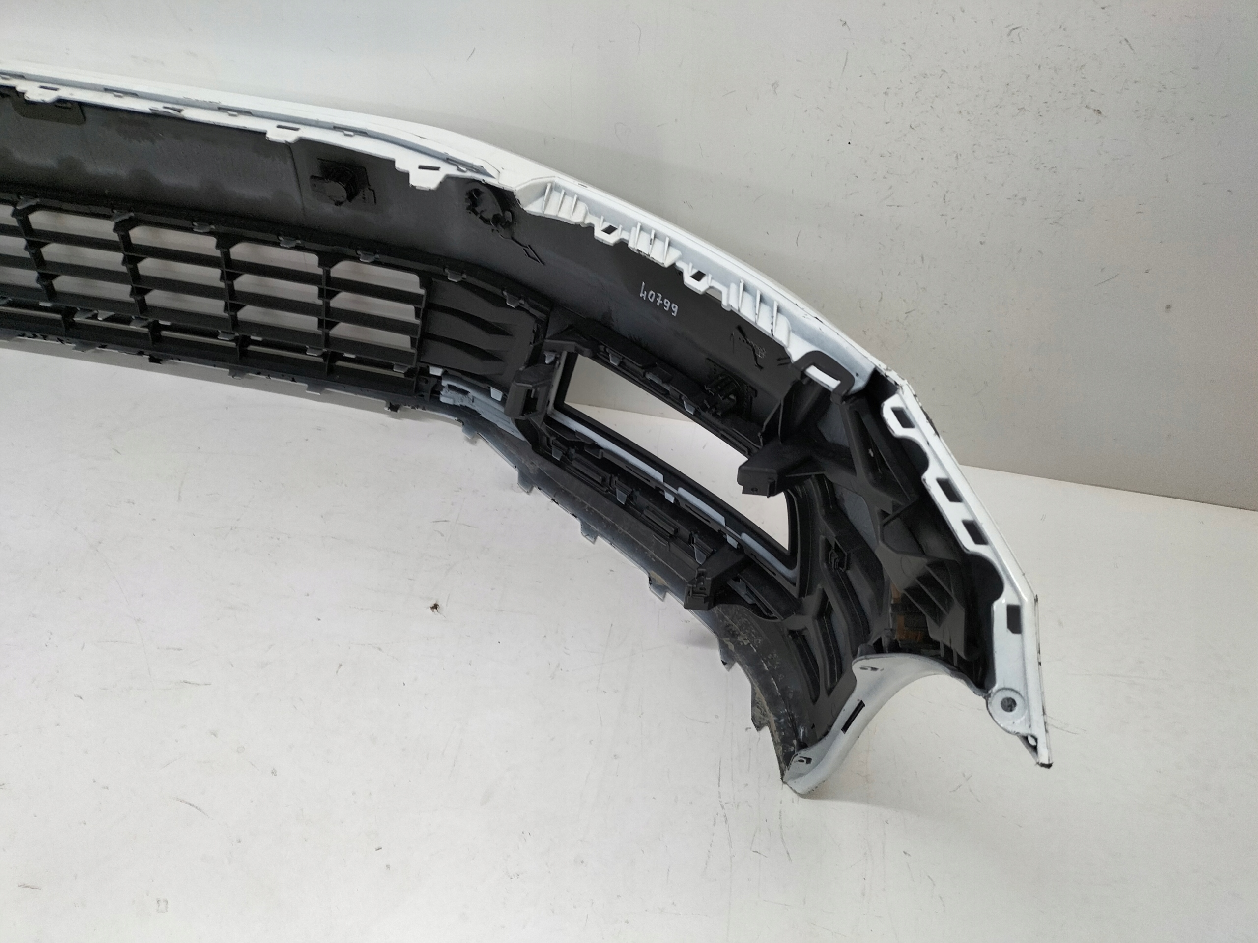 PREDNÝ NÁRAZNÍK VW TOURAN III 15-