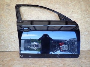 AUDI A4 B8 08- PRAVE PREDNE DVERE AUDI A4 B8 08- PRAVE PREDNE DVERE