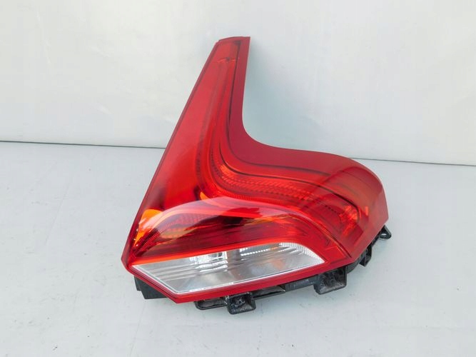 VOLVO V40 XC40 PRAVE ZADNE SVETLO