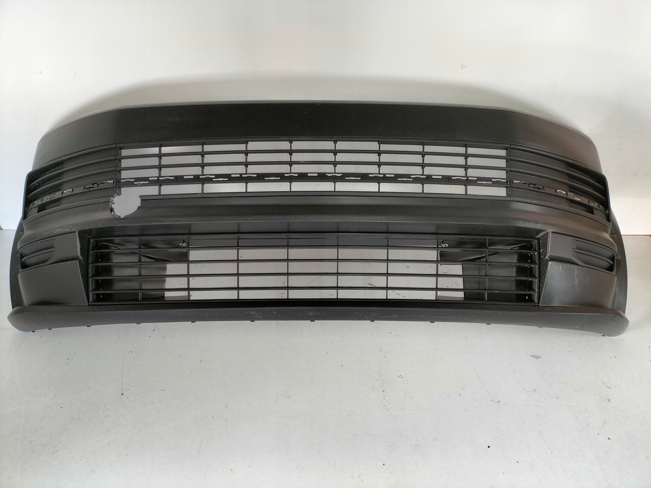 PREDNÝ NÁRAZNÍK VW T6 MULTIVAN 16- TUNING