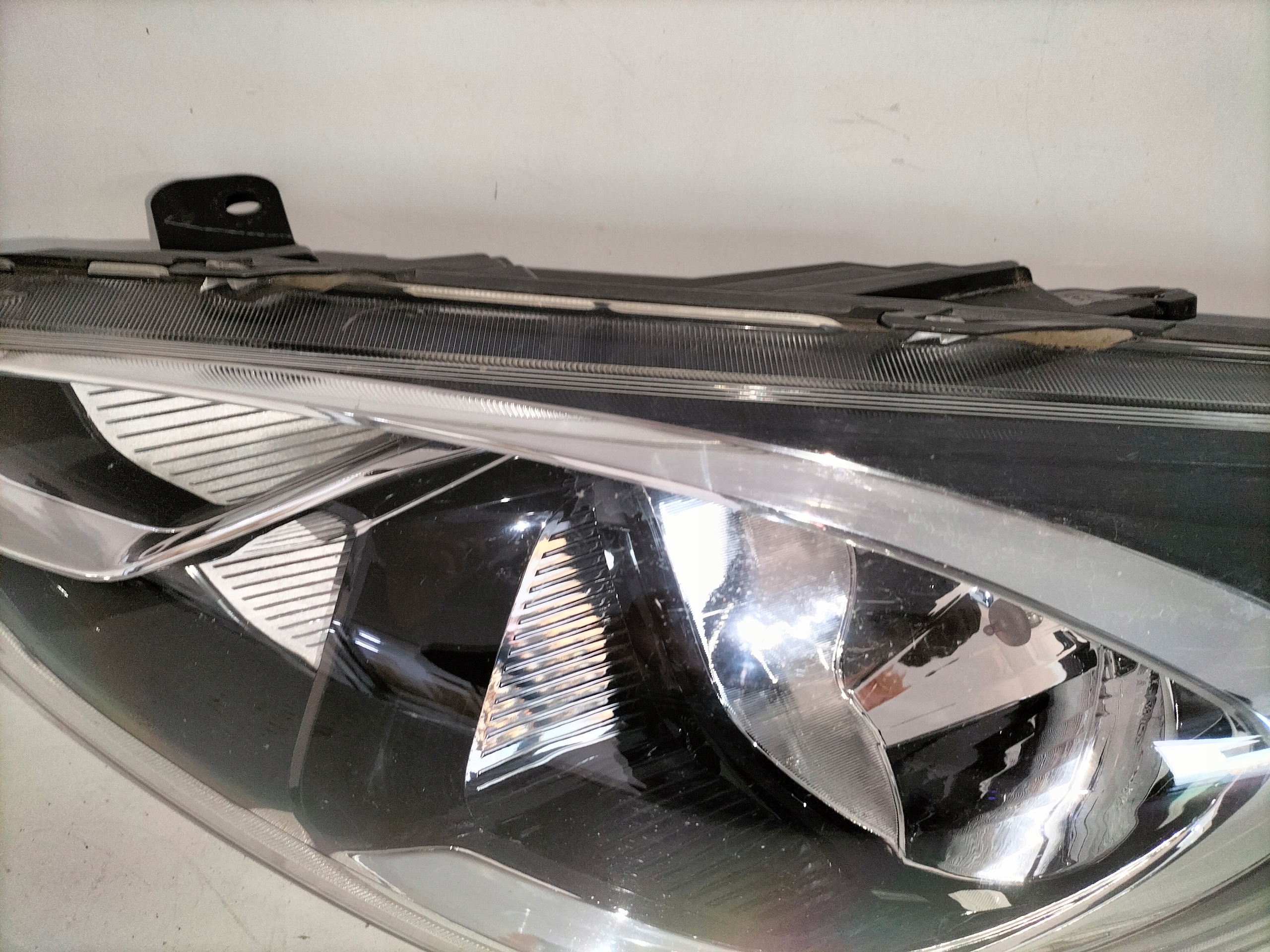 LAVE PREDNE SVETLO FORD KA+ PLUS 16-