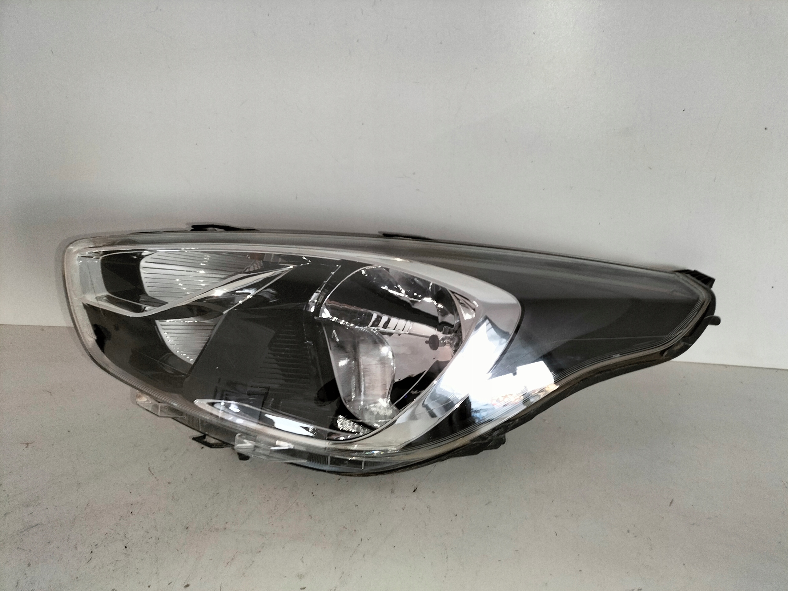 LAVE PREDNE SVETLO FORD KA+ PLUS 16-