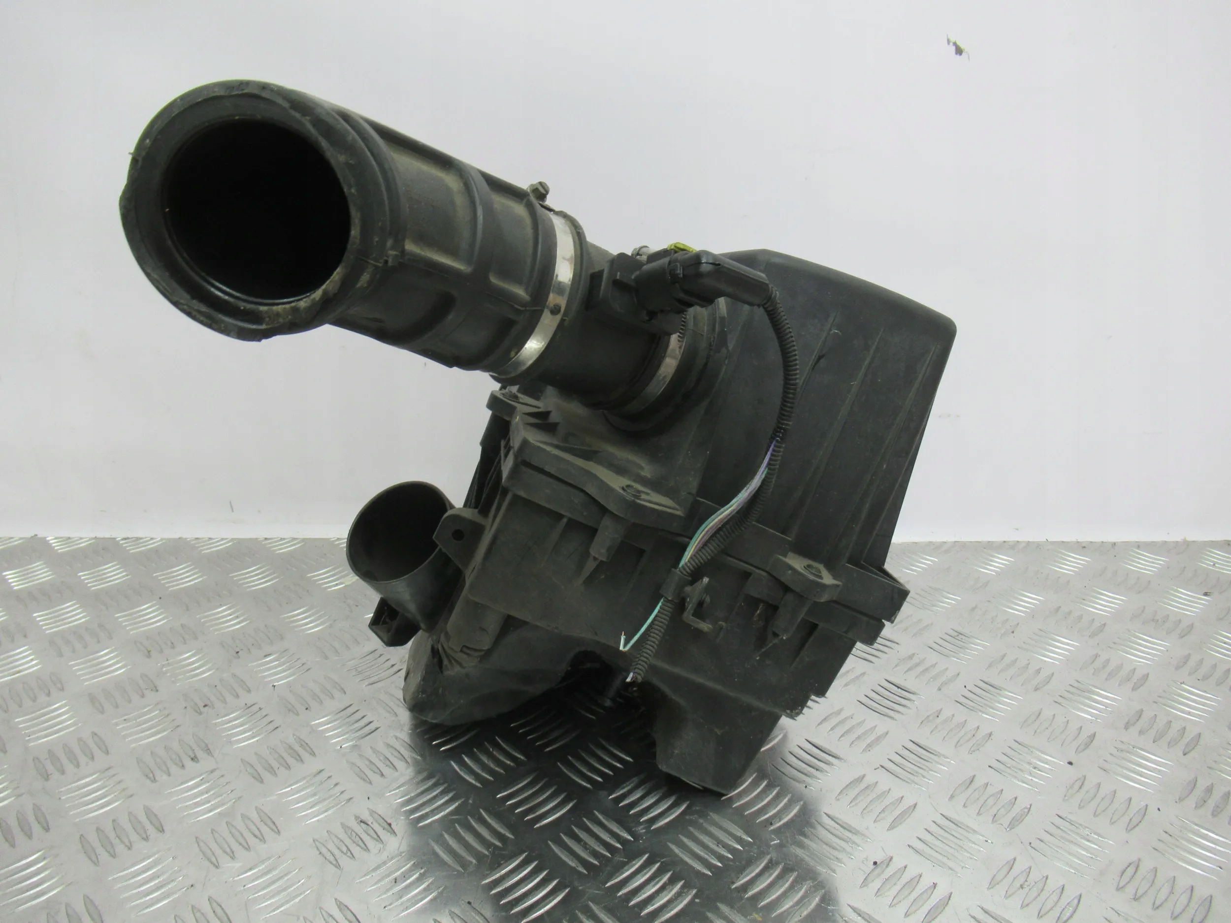 OBAL VZDUCHOVÉHO FILTERA MERIVA B 1.3 CDTI