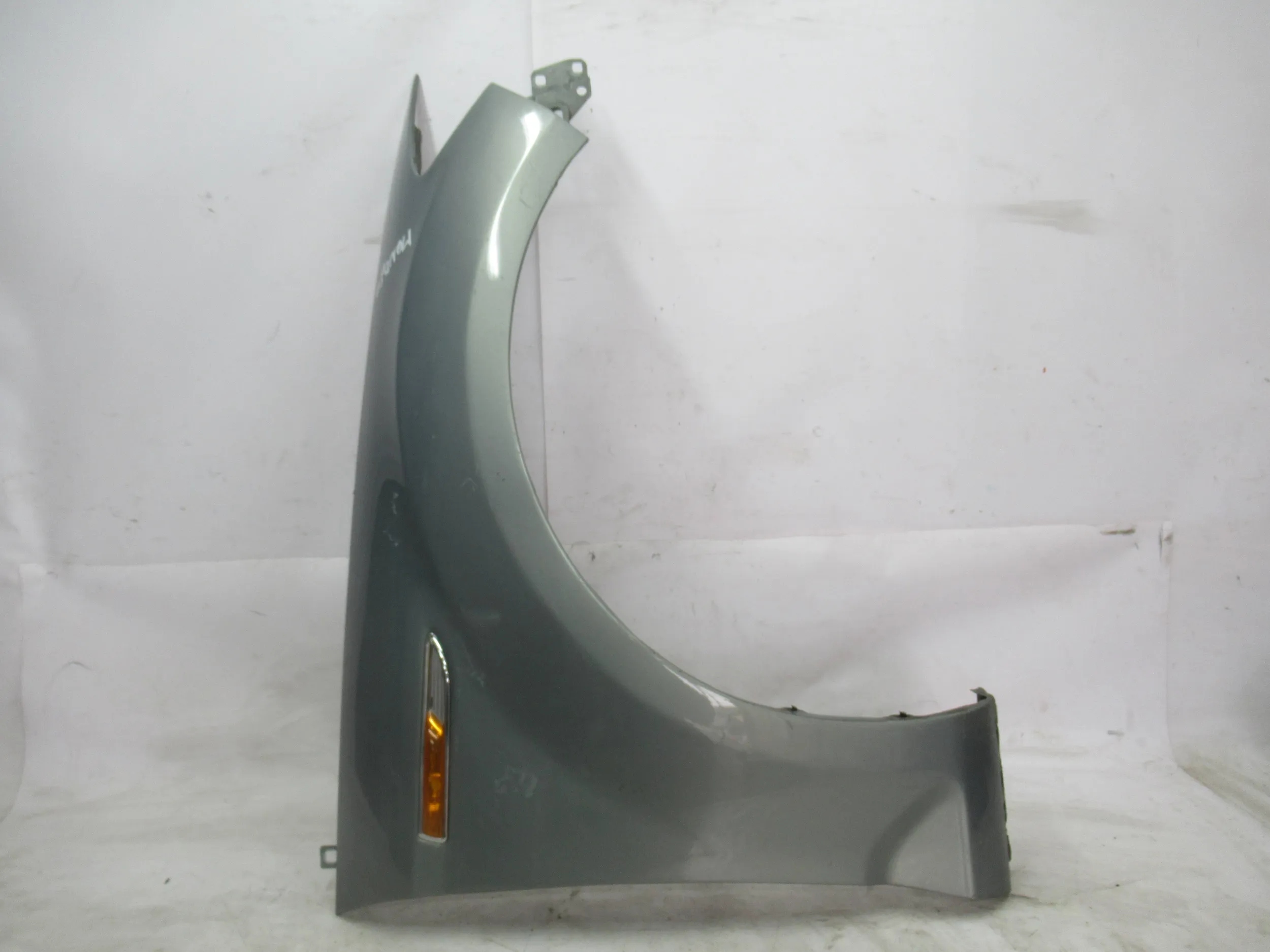 PRAVÝ PREDNÝ BLATNÍK Ford Mondeo MK4