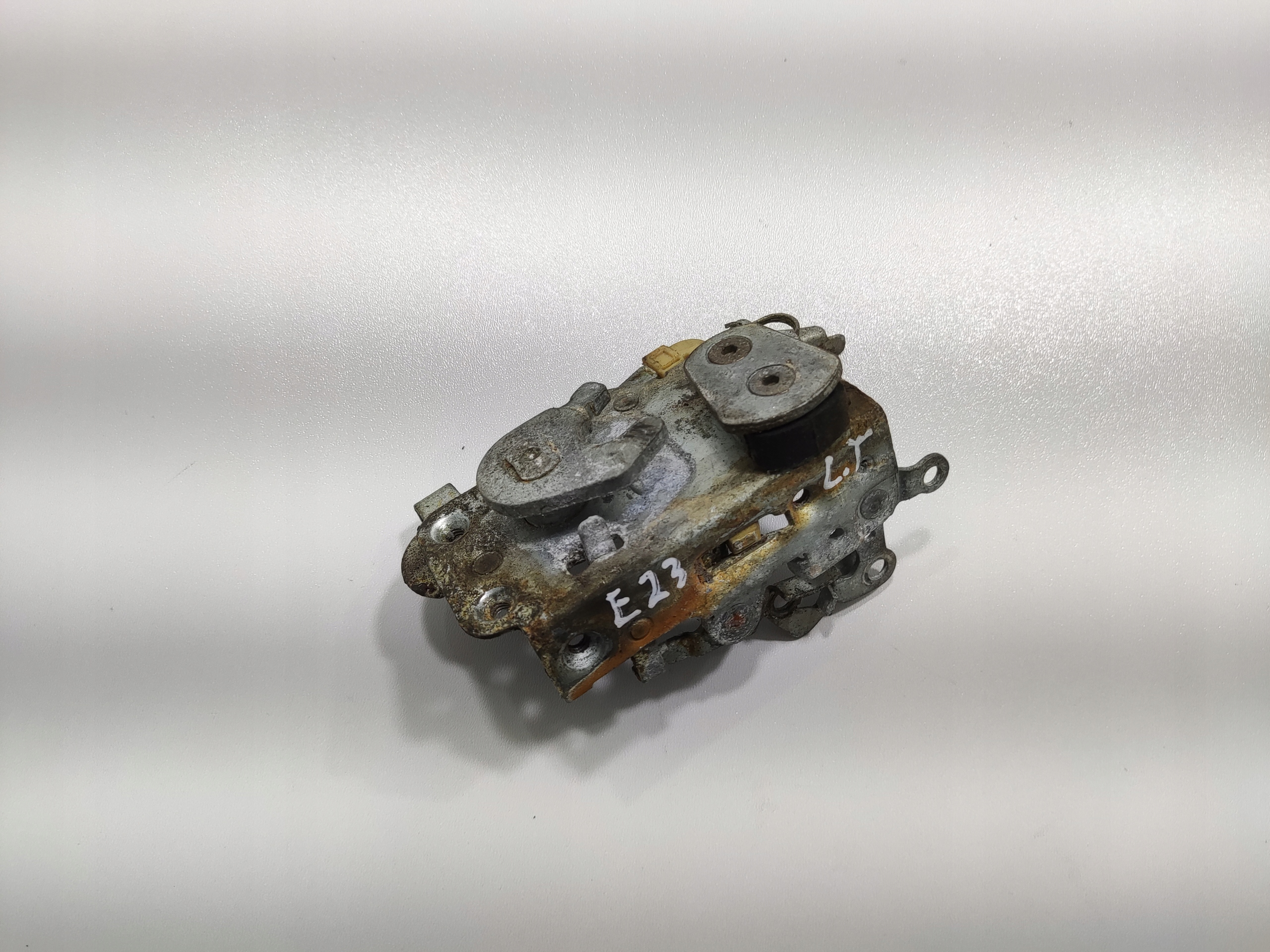 ZAMOK LAVYCH ZADNYCH DVERI BMW 7 E23 1977-1986