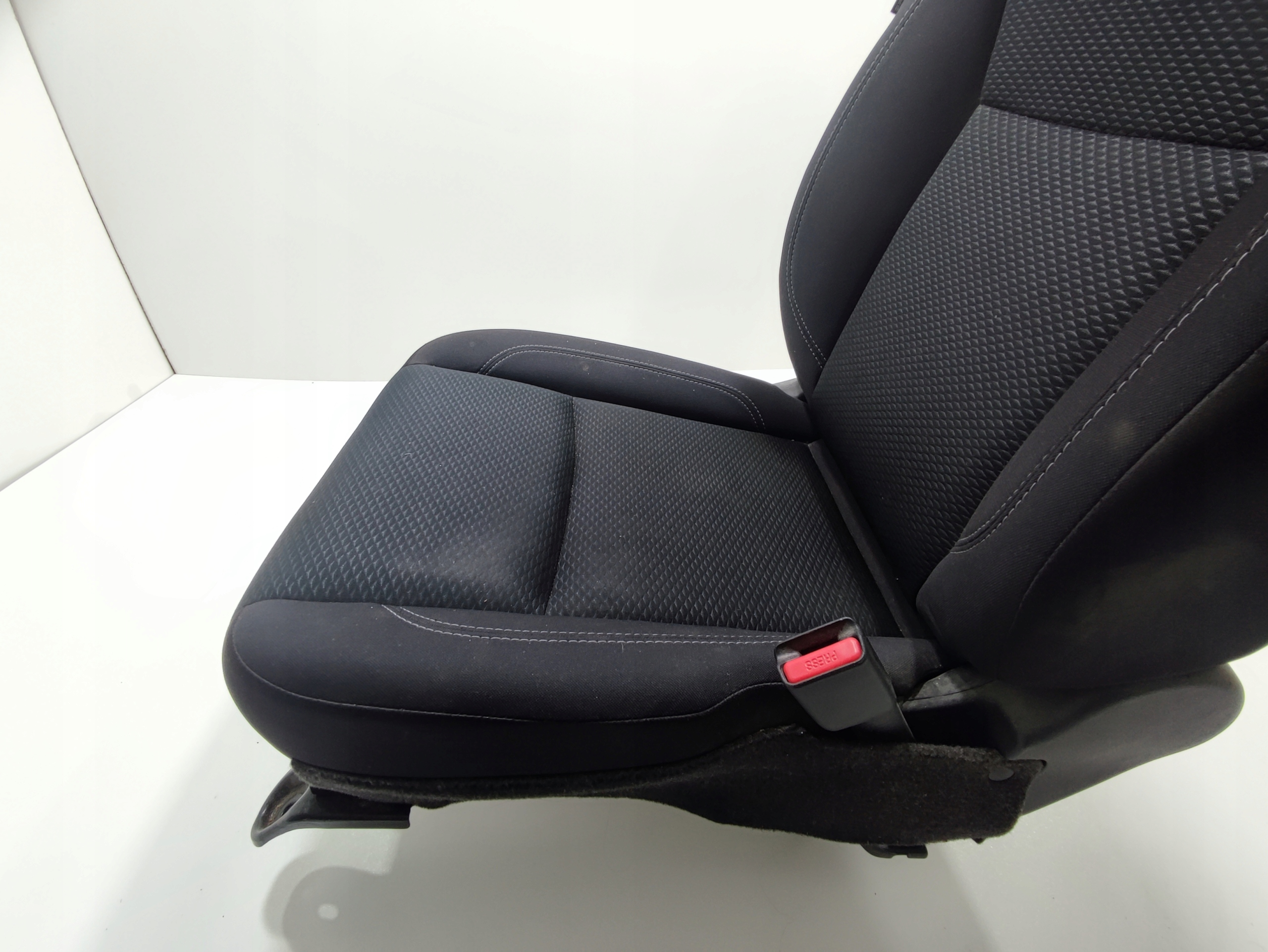 PRAVA PREDNA SEDACKA NISSAN NAVARA IV D23 NP300 2015-2022