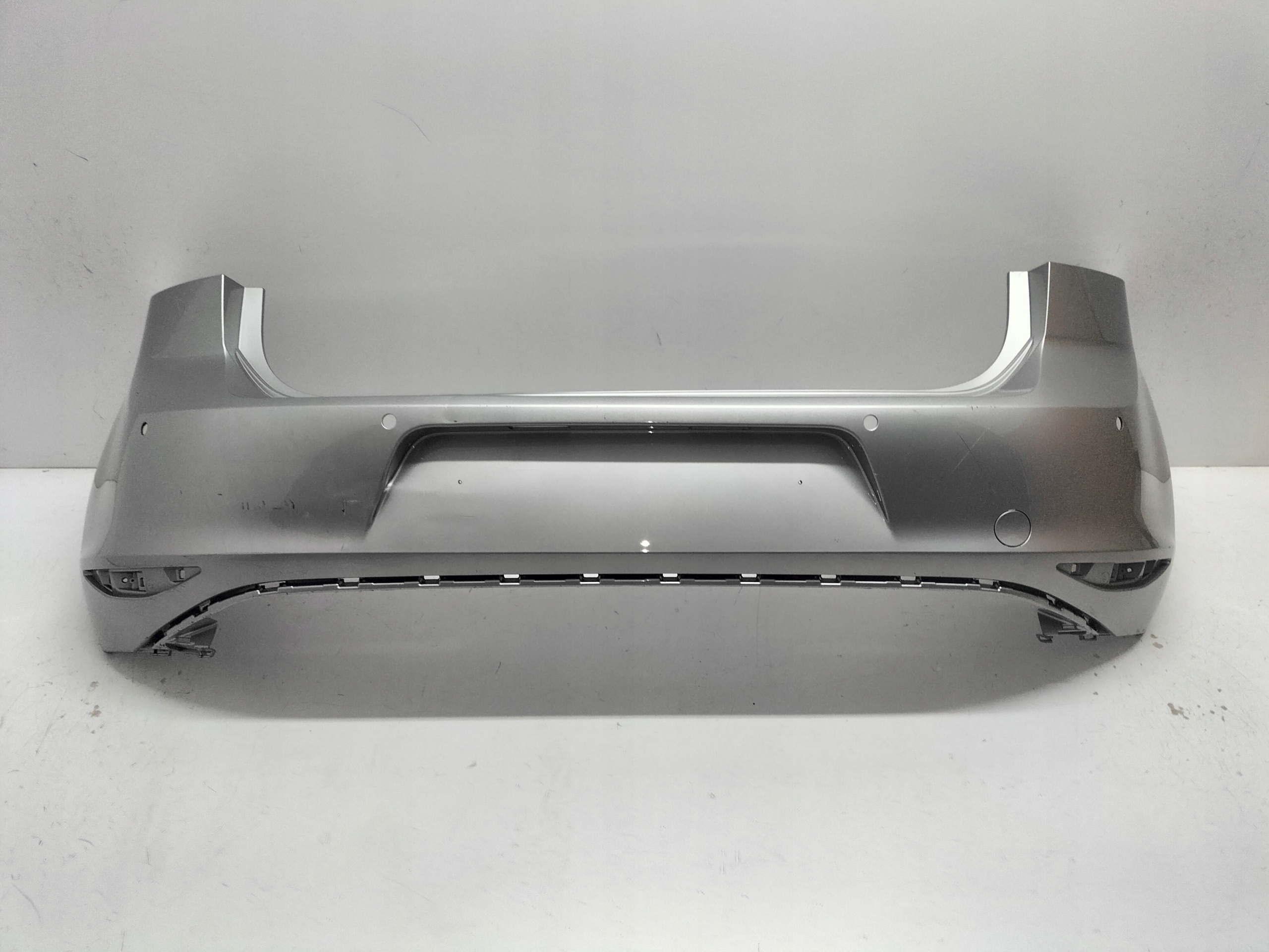 ZADNÝ NÁRAZNÍK VW GOLF 7 VII 12- HB