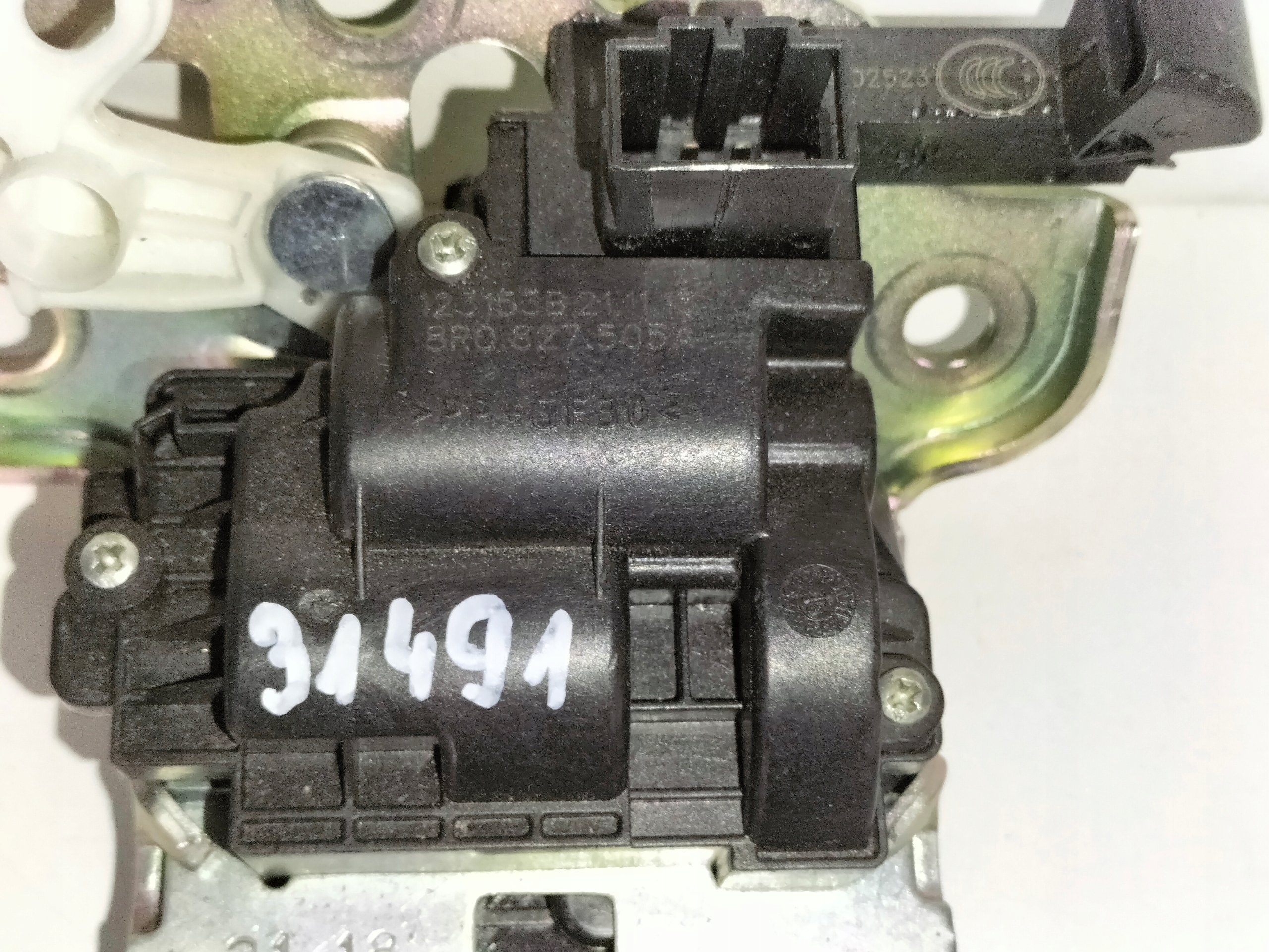ZAMOK ZADNEJ KAPOTY SKODA FABIA III 14- AUDI Q3 13-