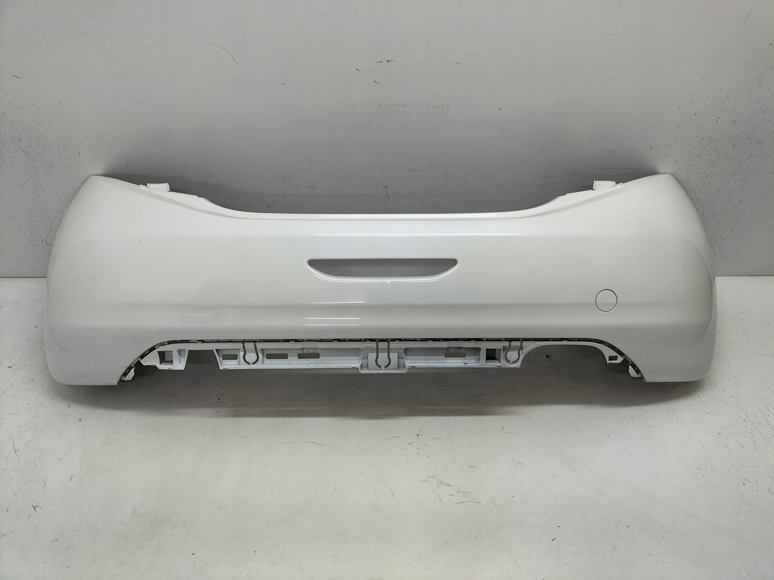 ZADNÝ NÁRAZNÍK PEUGEOT 208 12- HB