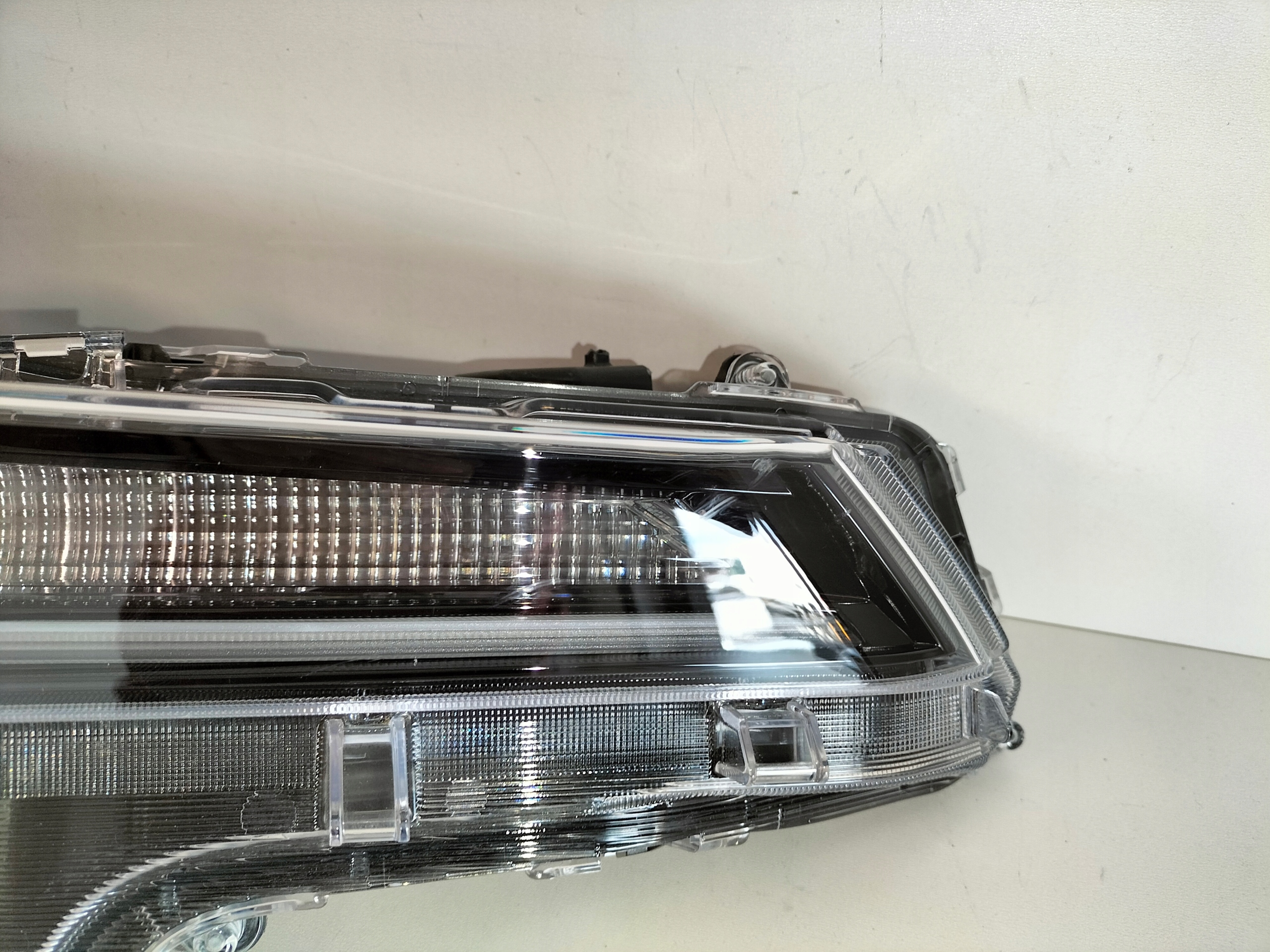 PRAVE PREDNE SVETLO TOYOTA COROLLA E21 18-22 HB/KOMBI FULL LED