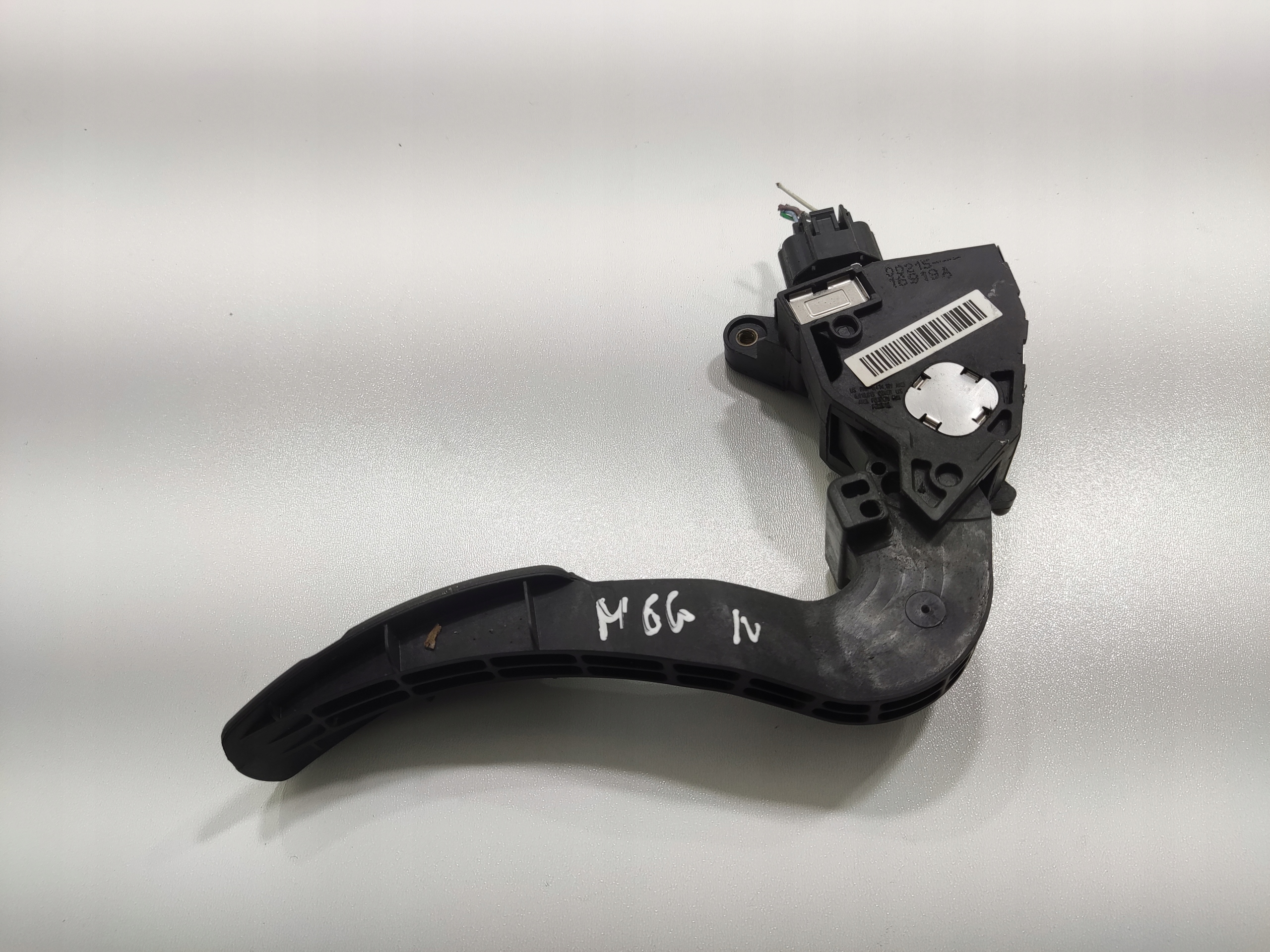 PLYNOVY PEDAL RENAULT MEGANE IV 2016-2020 180020000R