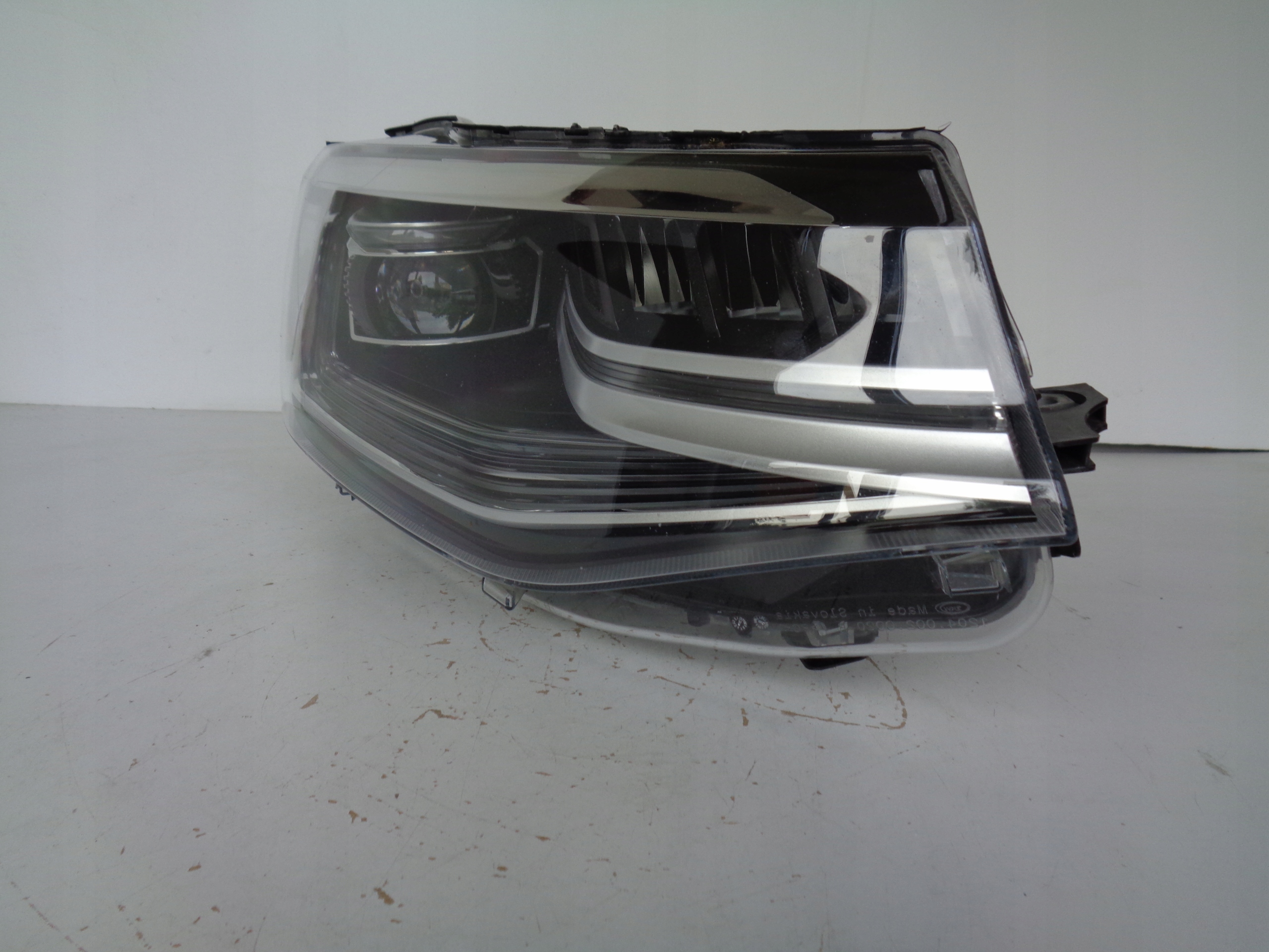 PRAVE PREDNE SVETLO VW CADDY 2K7 21- FULL LED