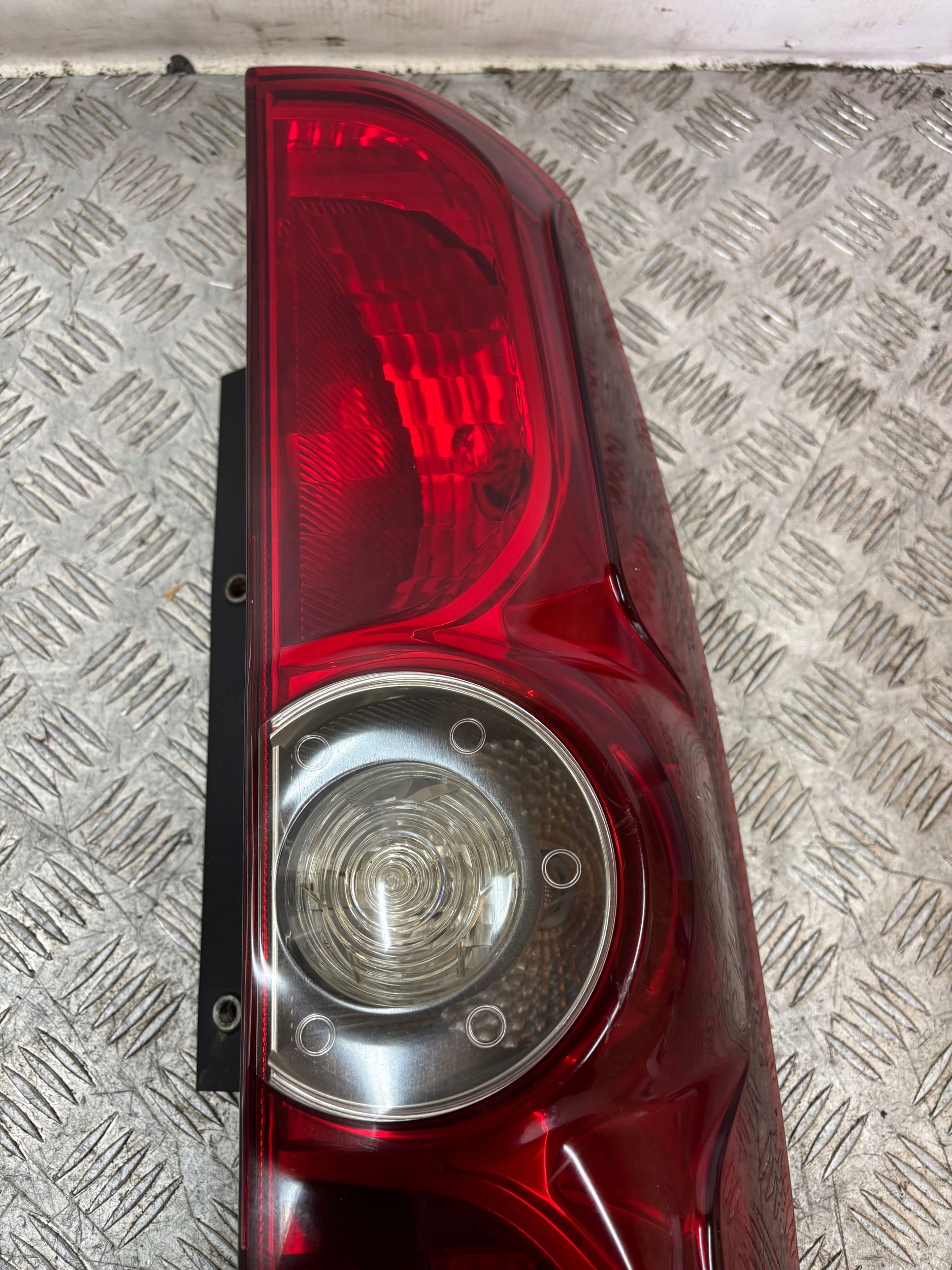 PRAVÉ ZADNÉ SVETLO FIAT DOBLO 10-