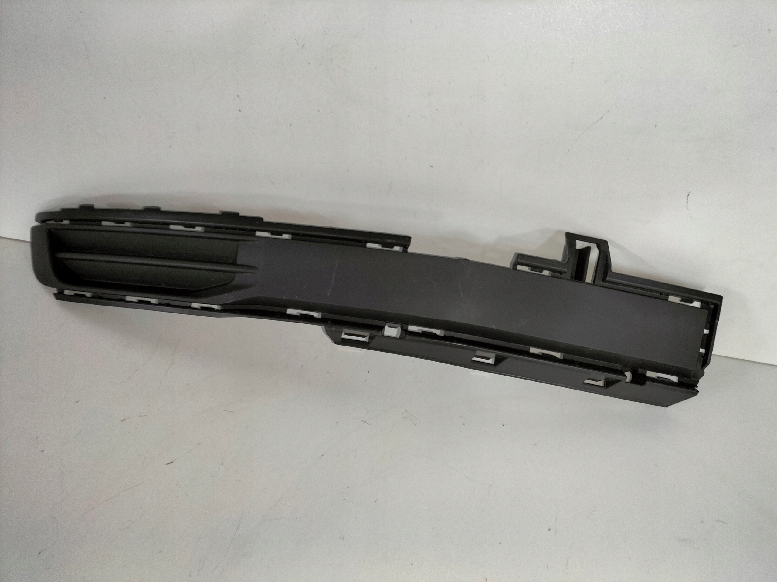 PRAVÁ LIŠTA MRIEŽKA NÁRAZNÍKA VW T6 15-