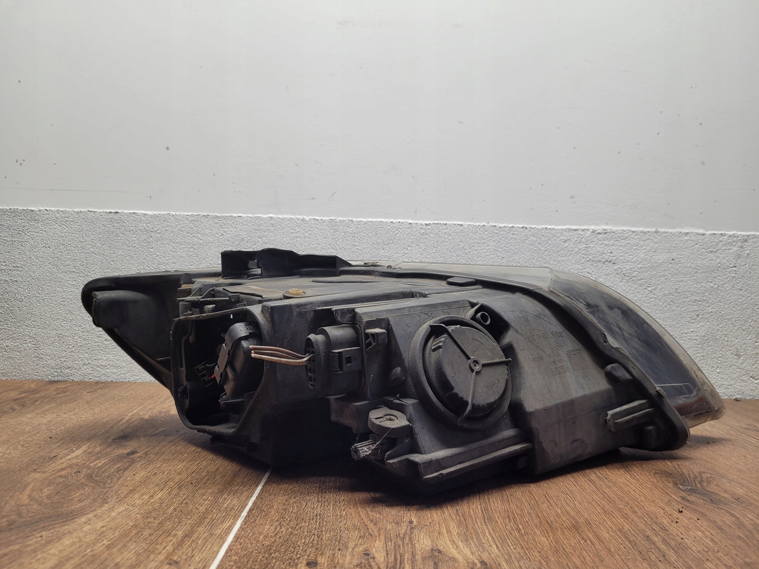 AUDI Q7 4L ĽAVÉ PREDNÉ SVETLO GB VERZIA 4L0941003K