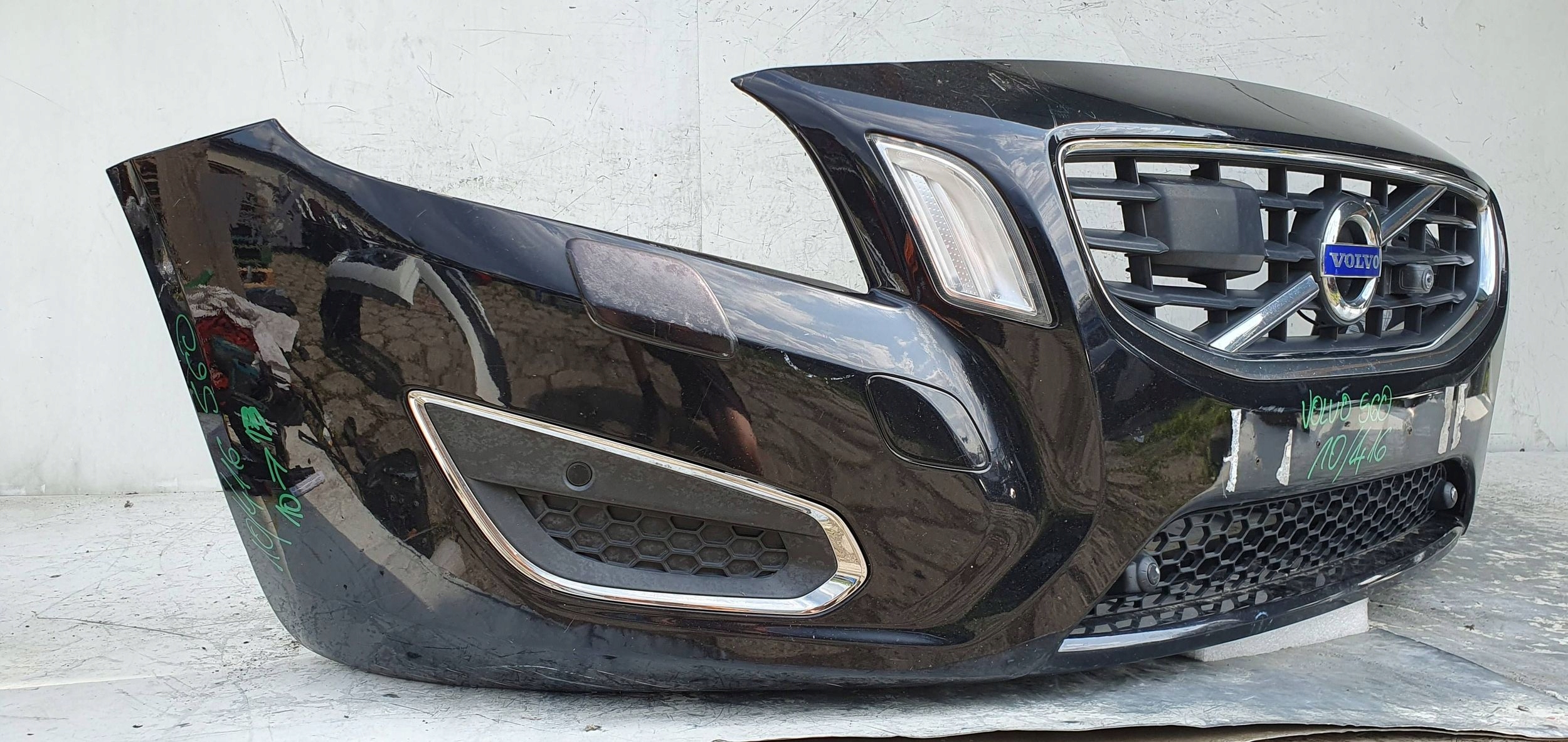 Volvo V60 S60 -013 XENON PDC KAMERA PREDNÝ NÁRAZNÍK 30795006