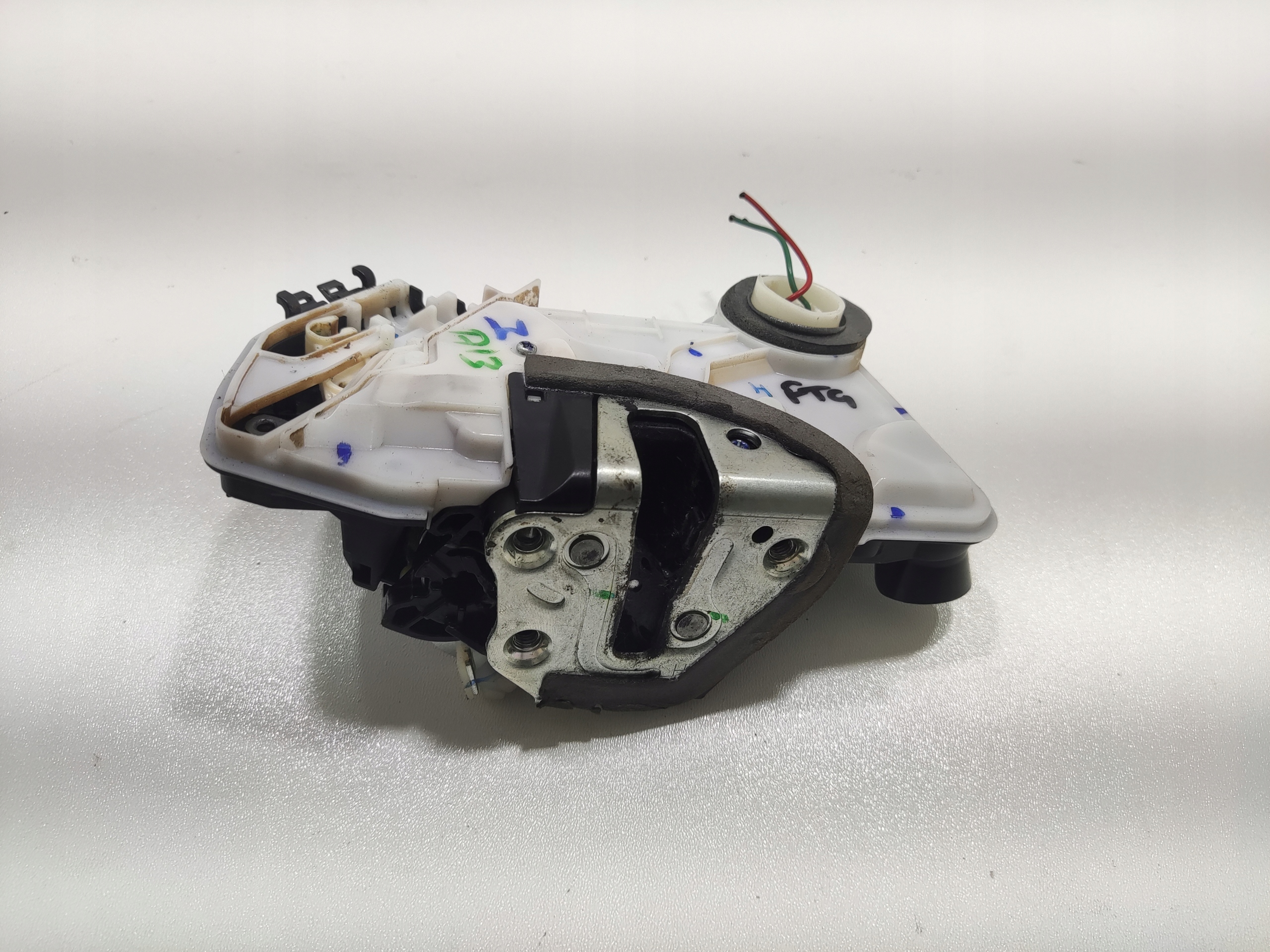 ZAMOK PRAVYCH PREDNYCH DVERI PEUGEOT 108 2 PIN PINY 2014-2022 EUROPA