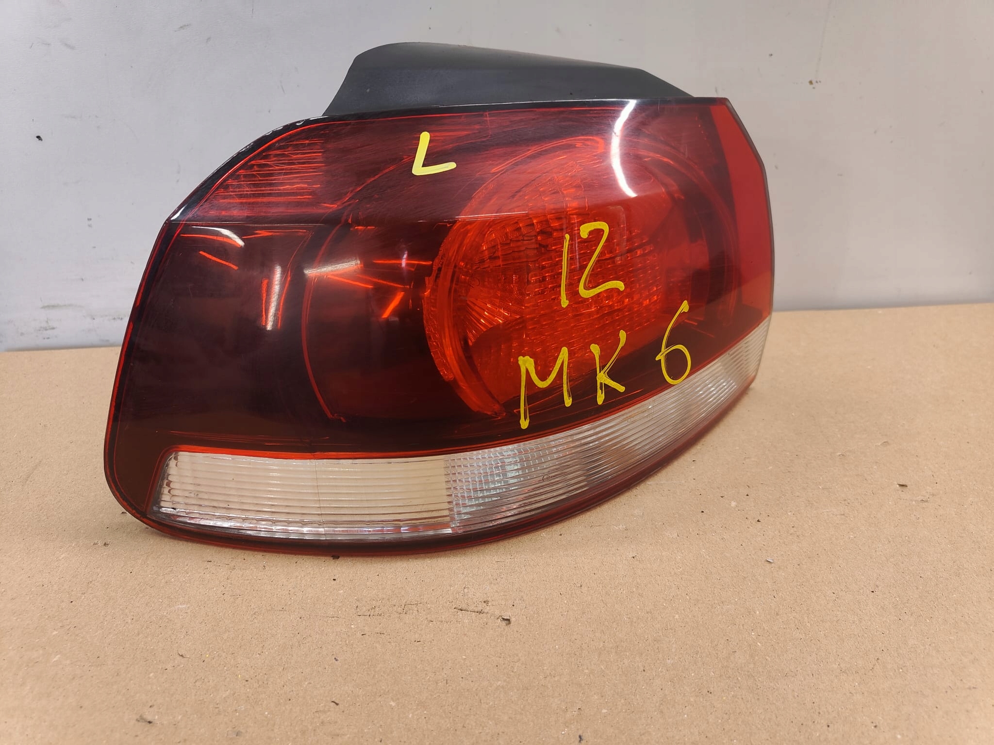 Volkswagen golf VI LAVE ZADNE SVETLO